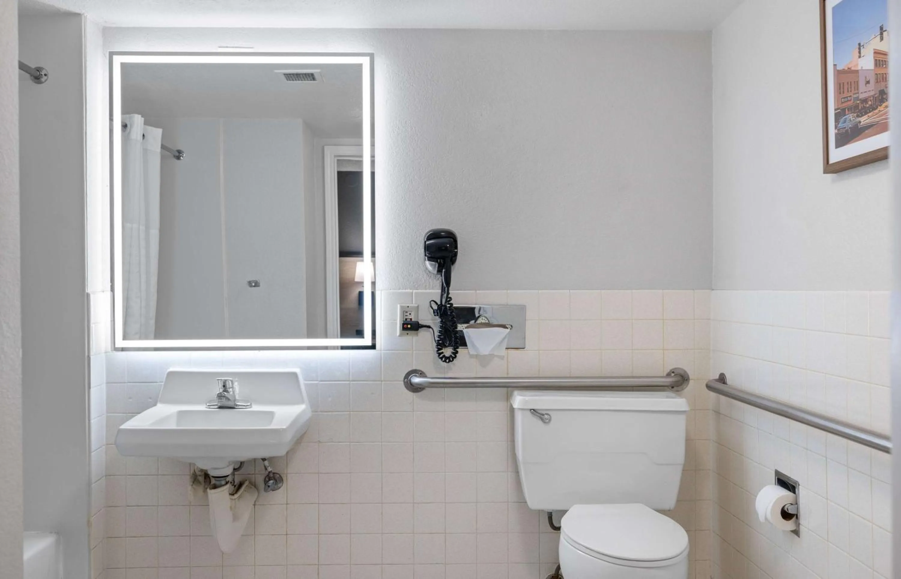 Bathroom in La Quinta Inn by Wyndham Stockton