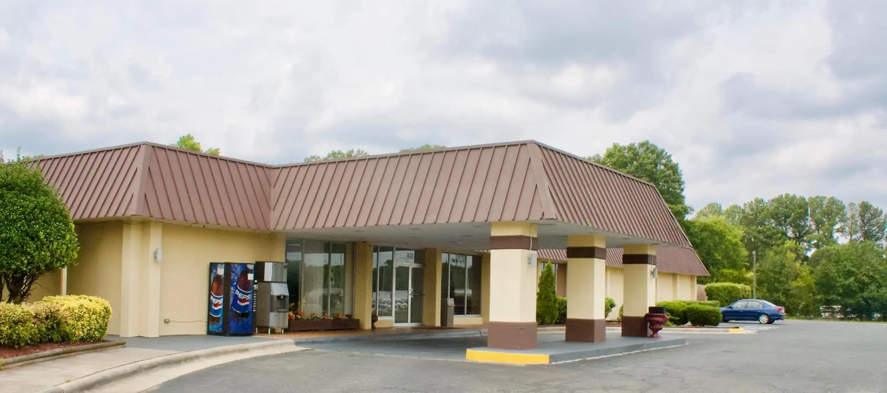 Street view in Relax Inn - Monroe Street view in Relax Inn - Monroe