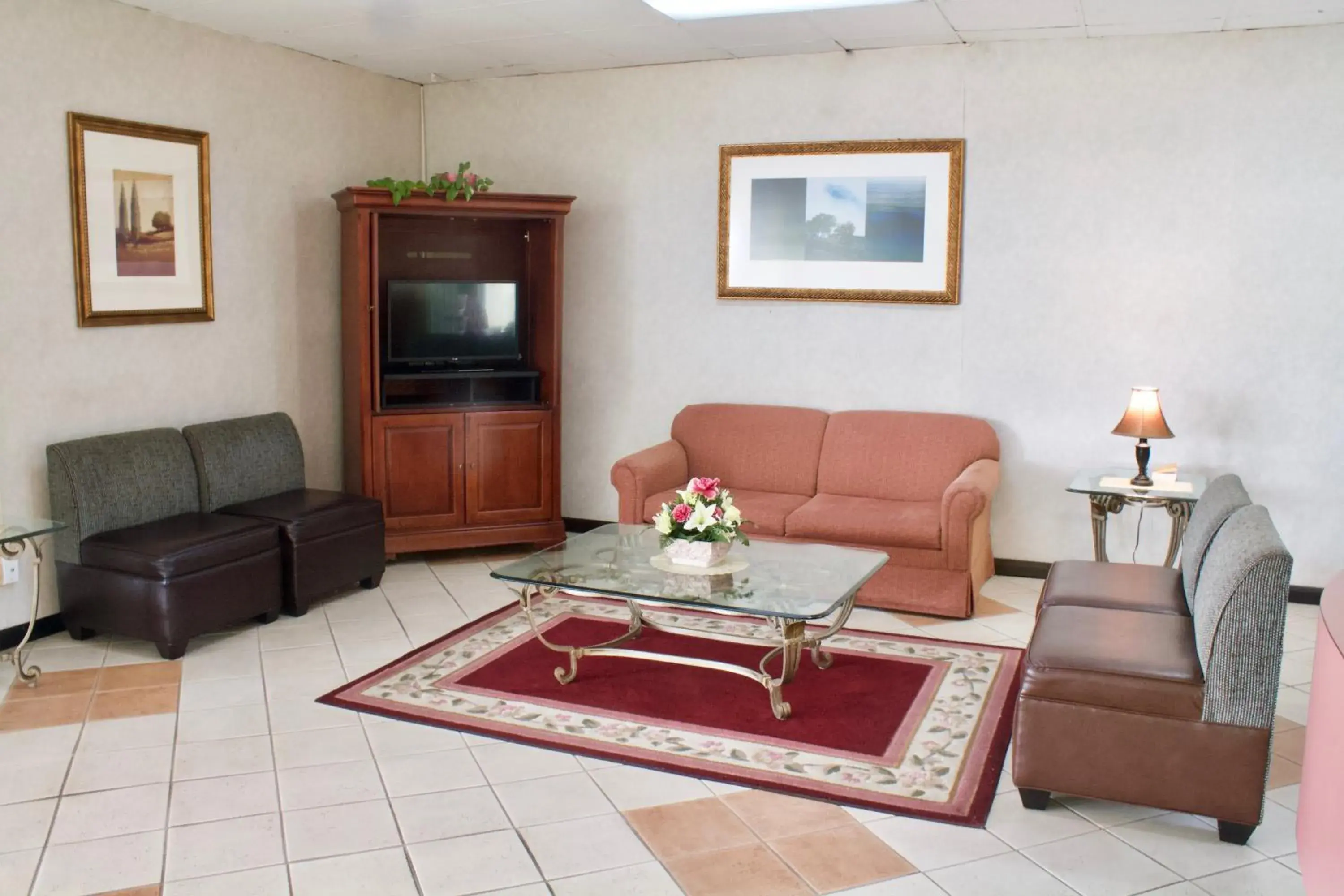 Lobby or reception in Relax Inn - Monroe Lobby or reception in Relax Inn - Monroe