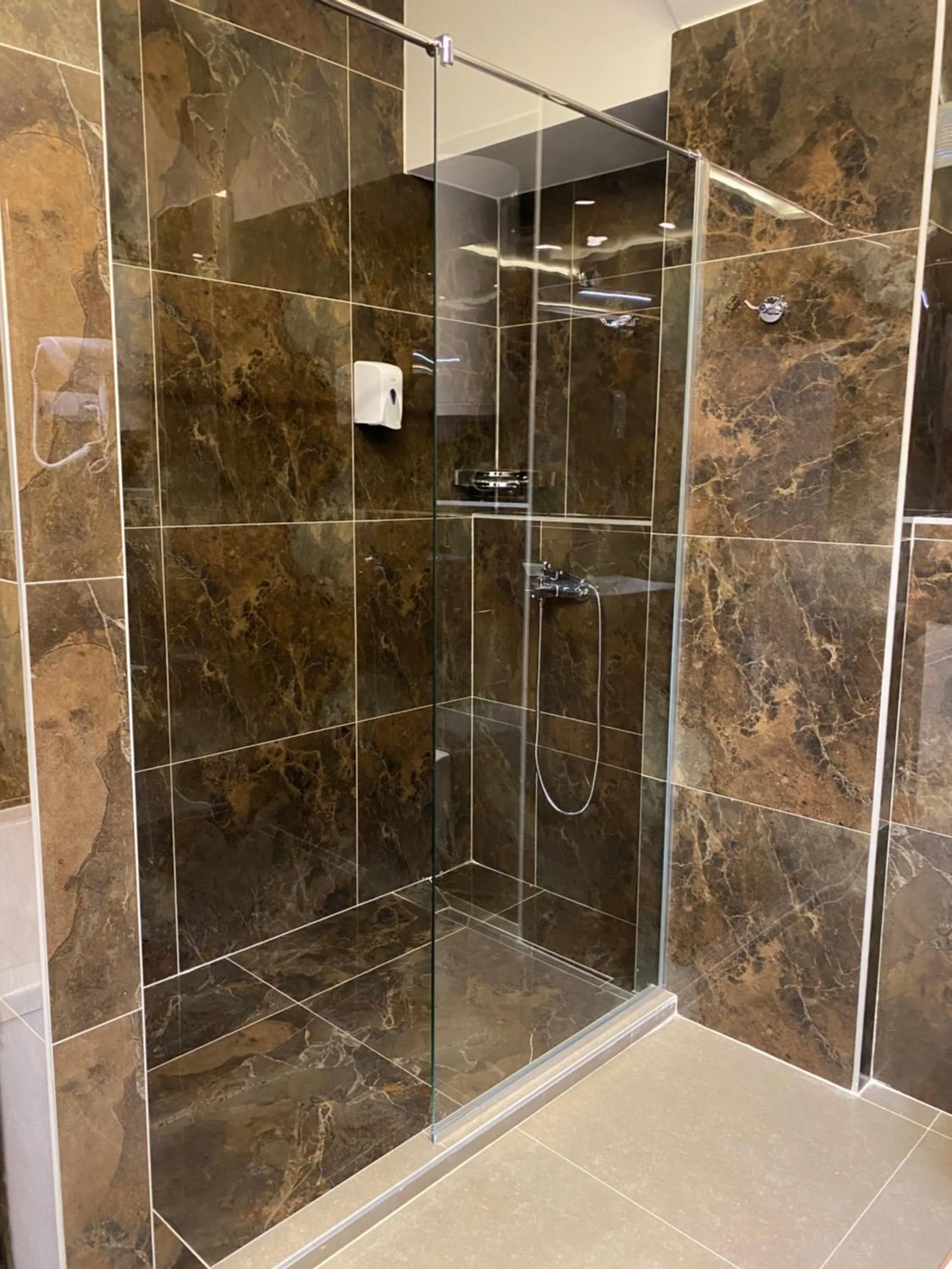 Shower in Luxury Rooms Skadarlija