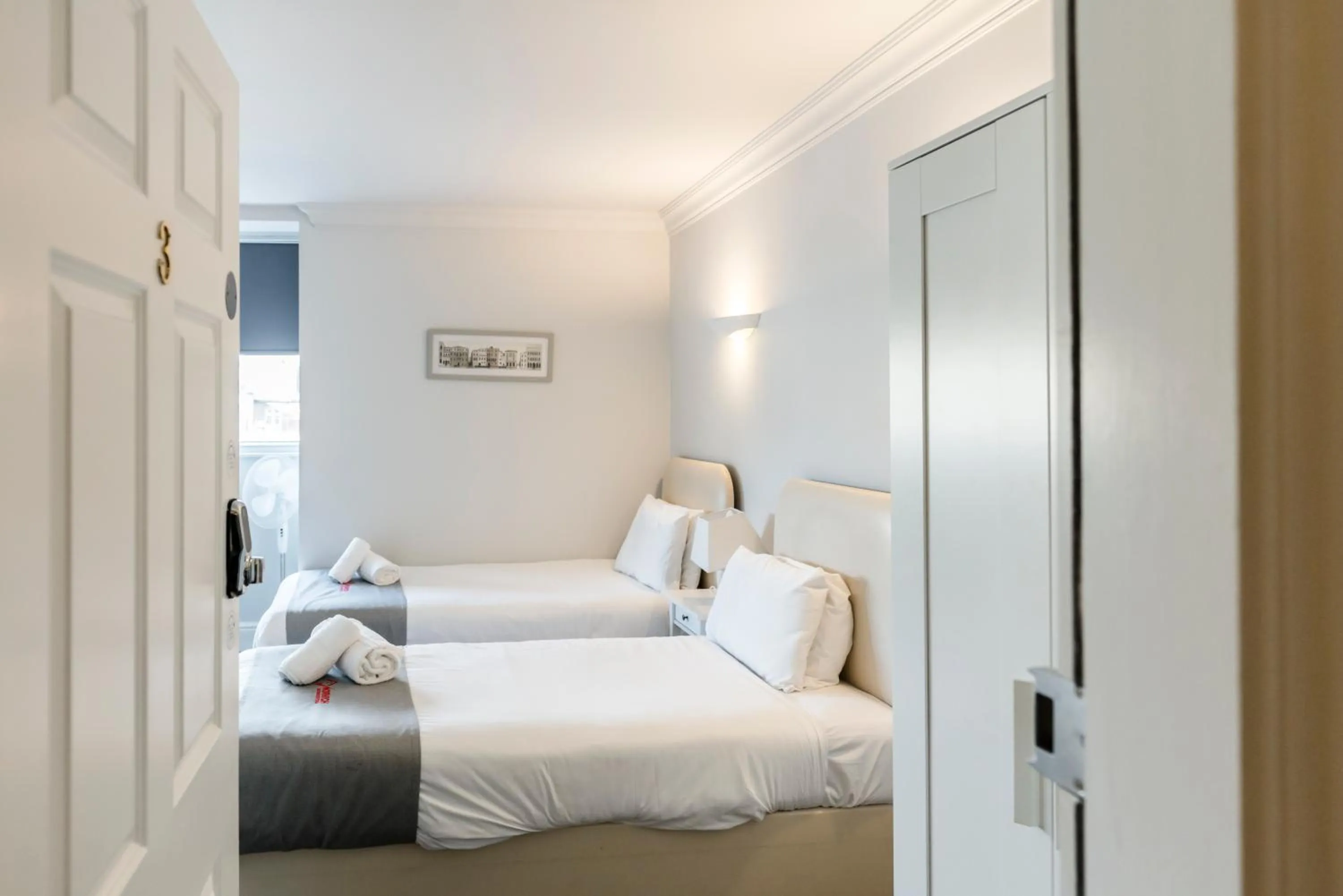 Bed in 1 Riverside Apartments