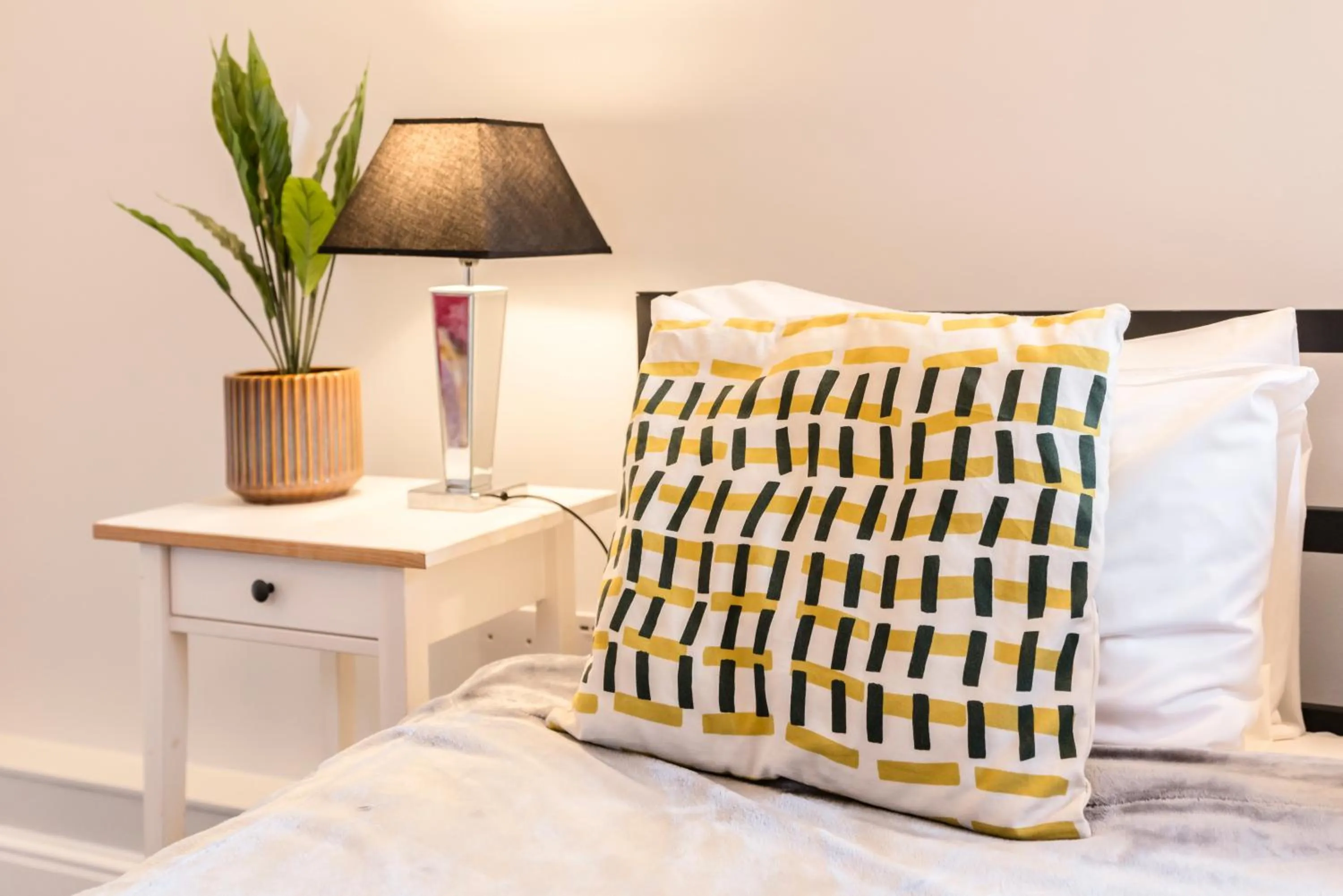 Bed in 1 Riverside Apartments