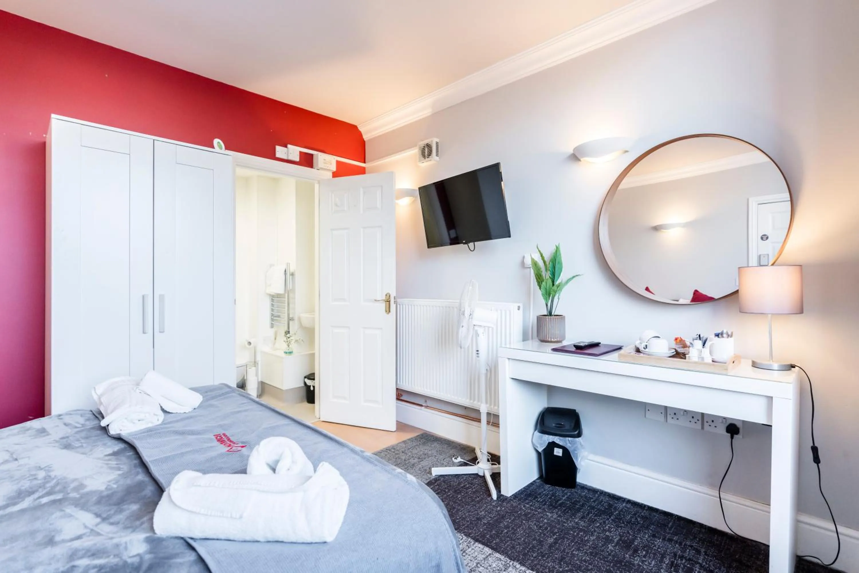 Bed in 1 Riverside Apartments