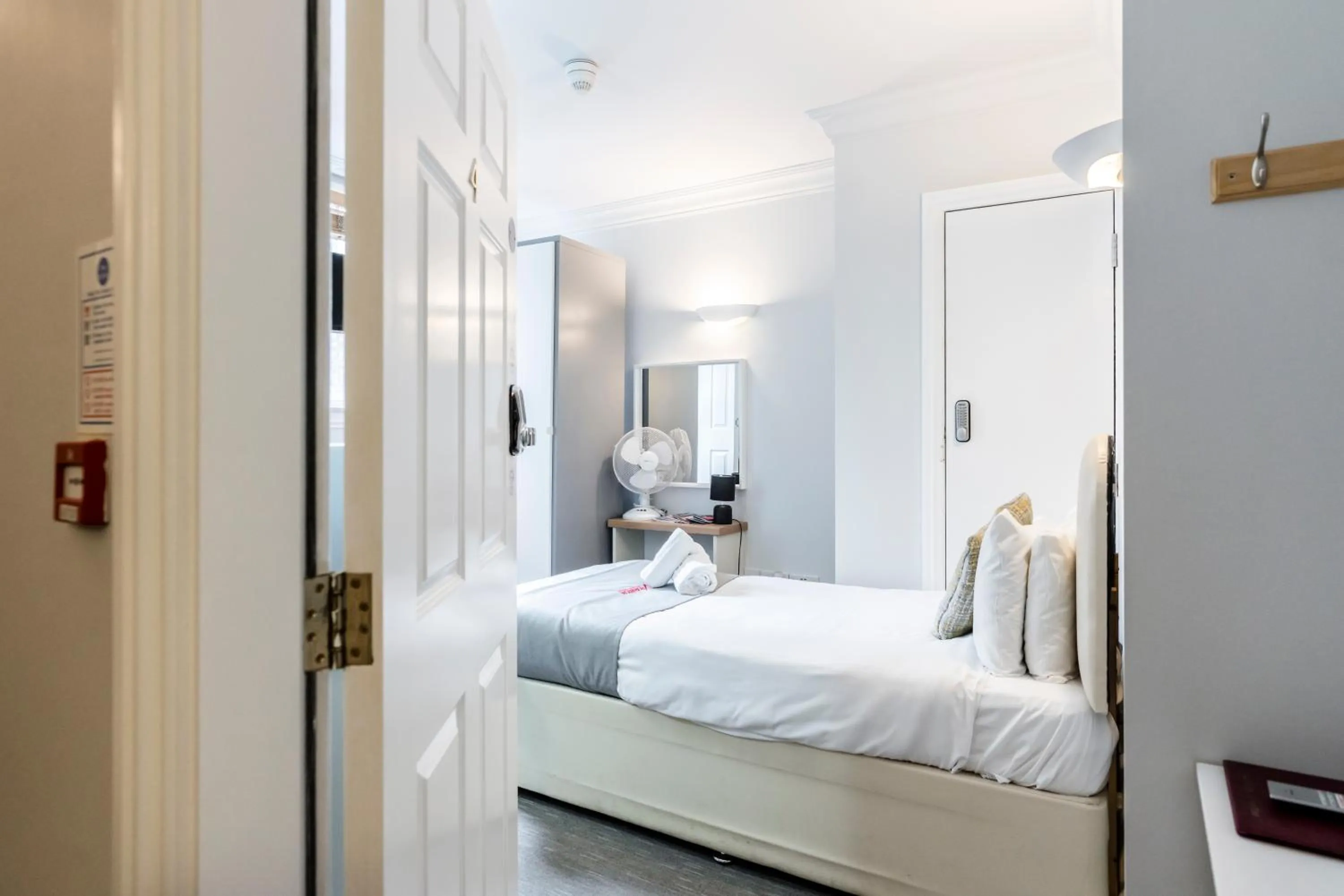 Bed in 1 Riverside Apartments