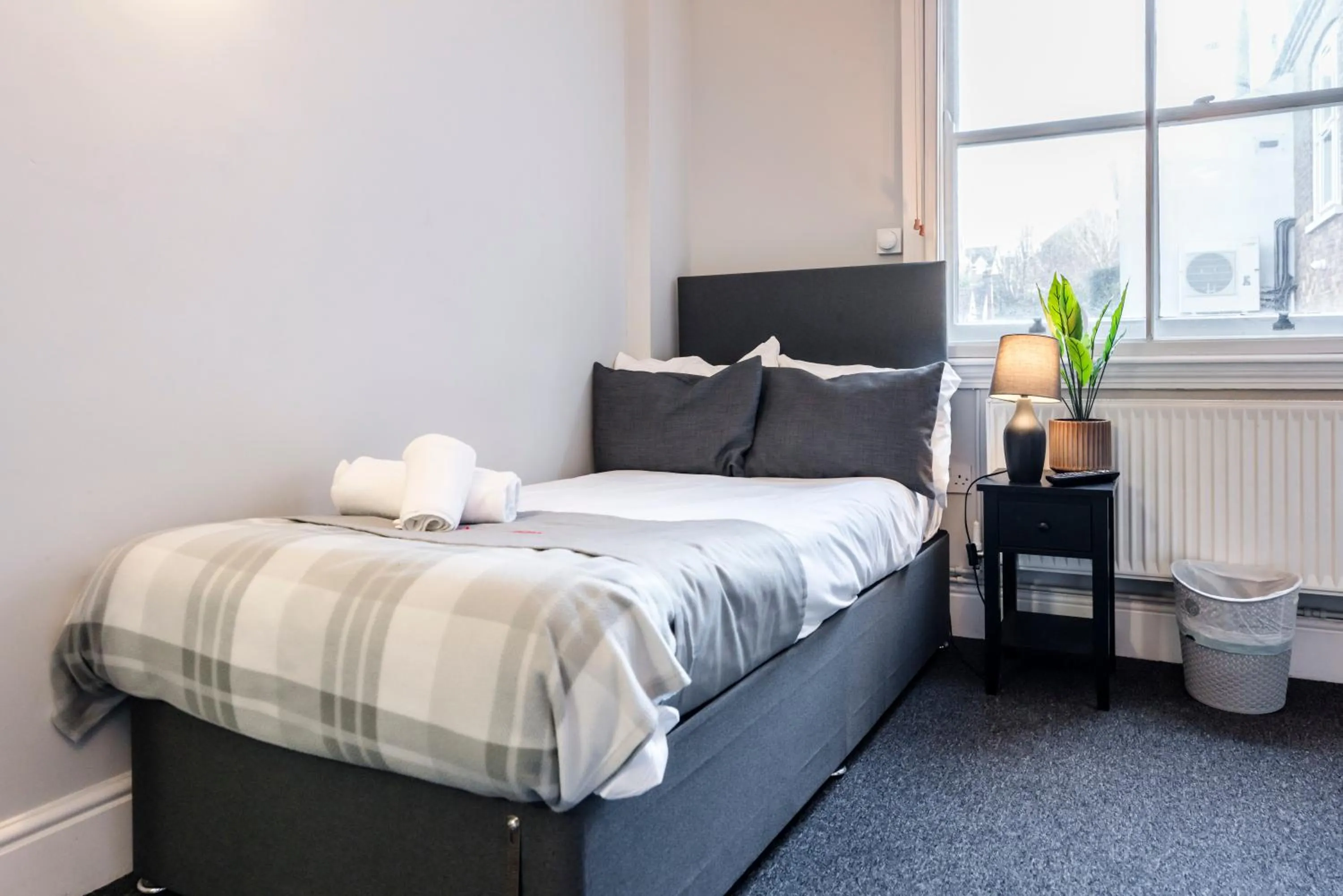 Bed in 1 Riverside Apartments