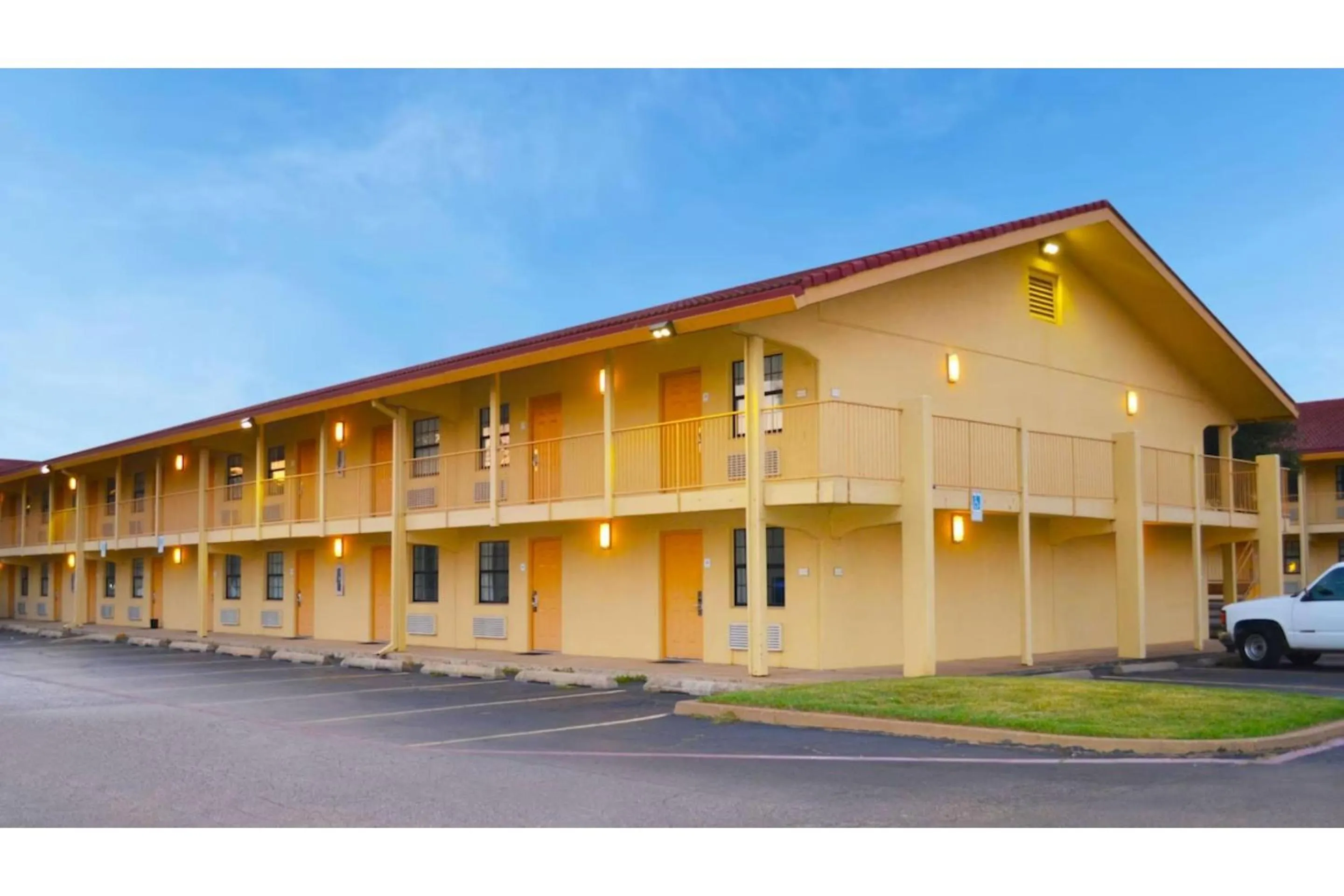 Parking in The Grand by Capital O Texarkana I-30