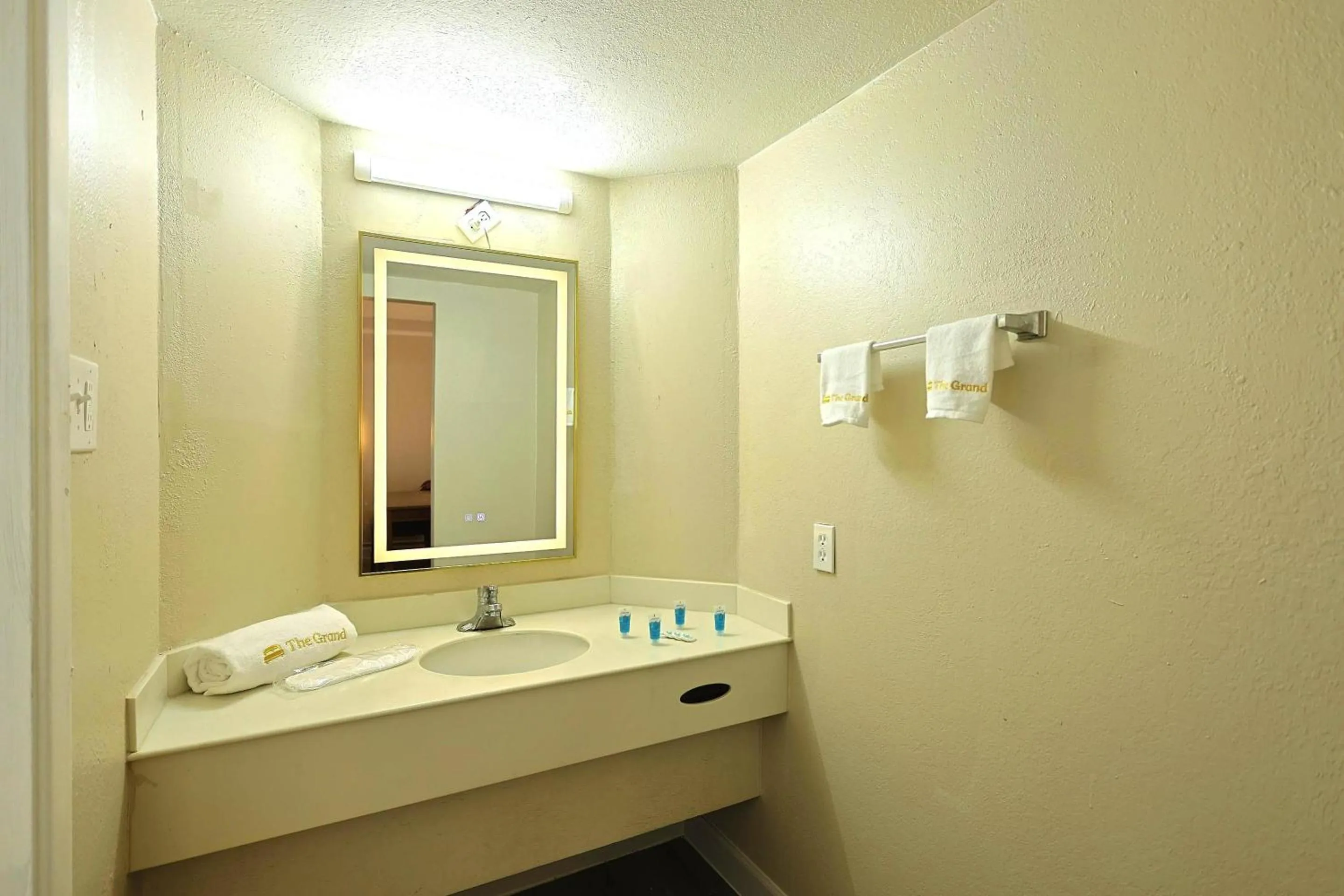Bathroom in The Grand by Capital O Texarkana I-30