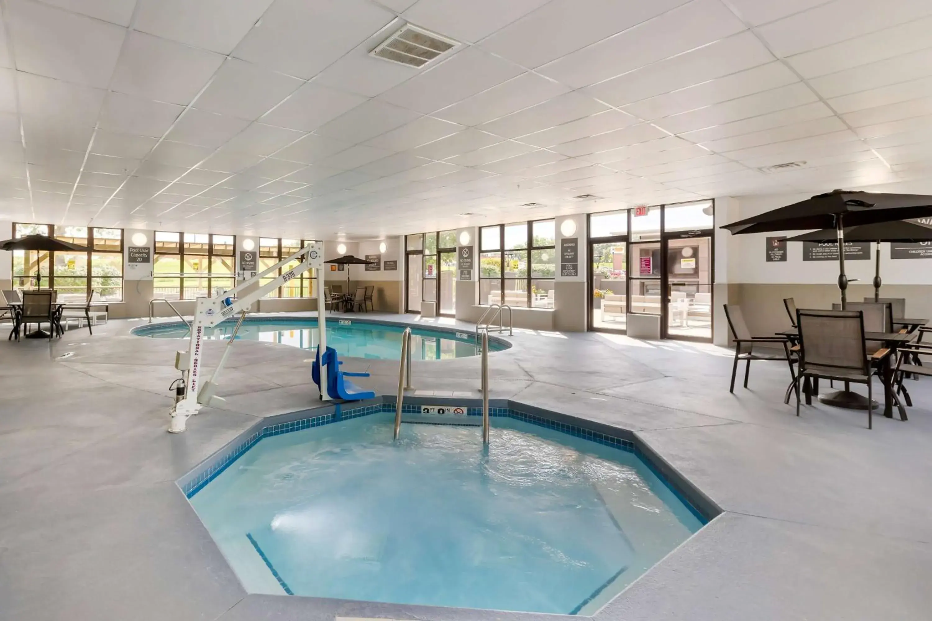 Pool view in La Quinta by Wyndham Des Moines West Clive Pool view in La Quinta by Wyndham Des Moines West Clive