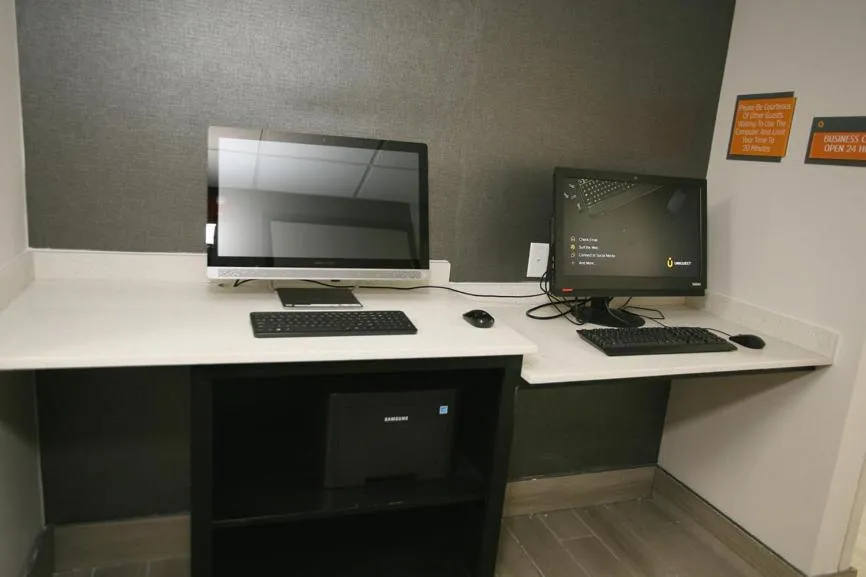 La Quinta by Wyndham Des Moines West Clive