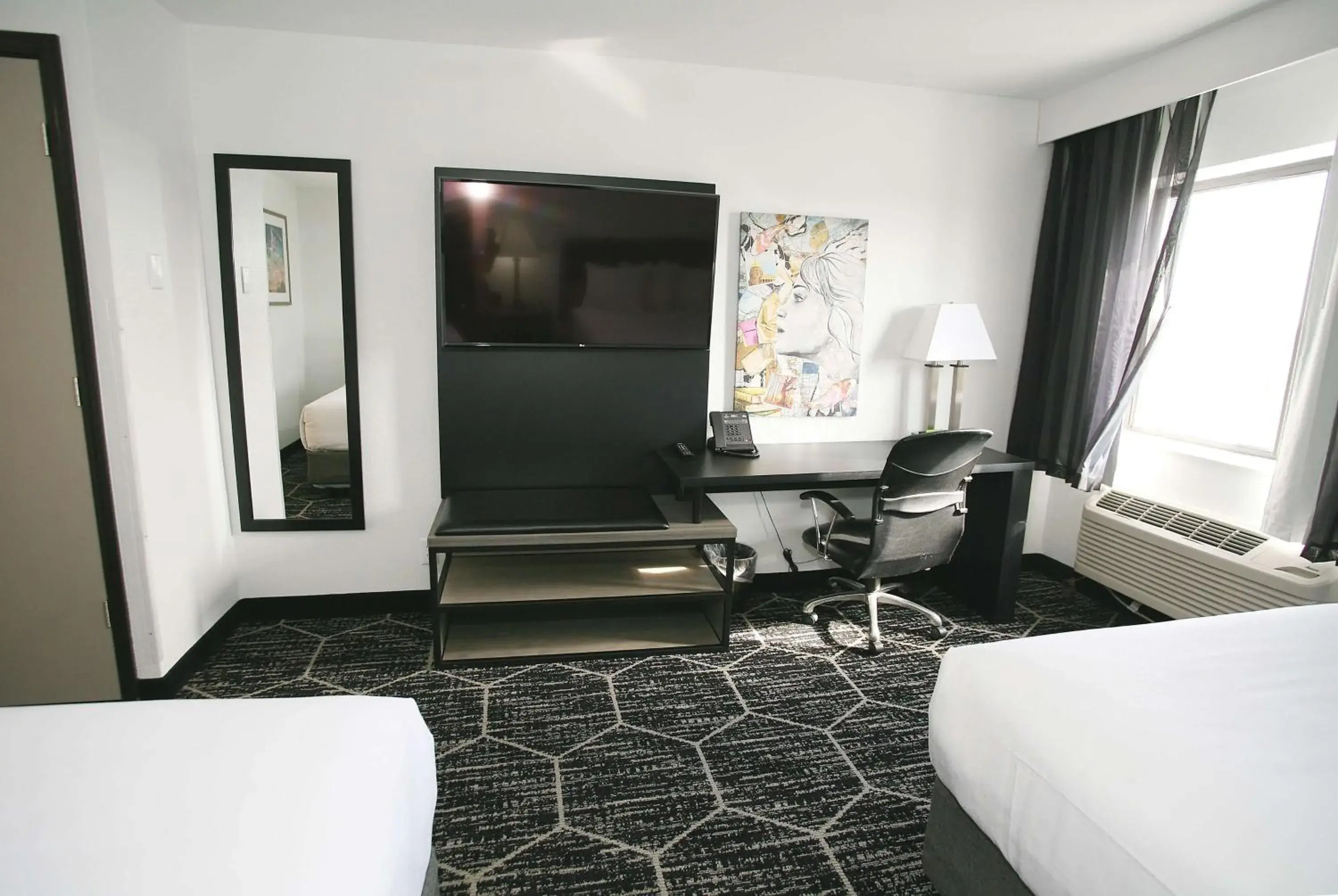 Photo of the whole room, Bed in La Quinta by Wyndham Des Moines West Clive Photo of the whole room, Bed in La Quinta by Wyndham Des Moines West Clive