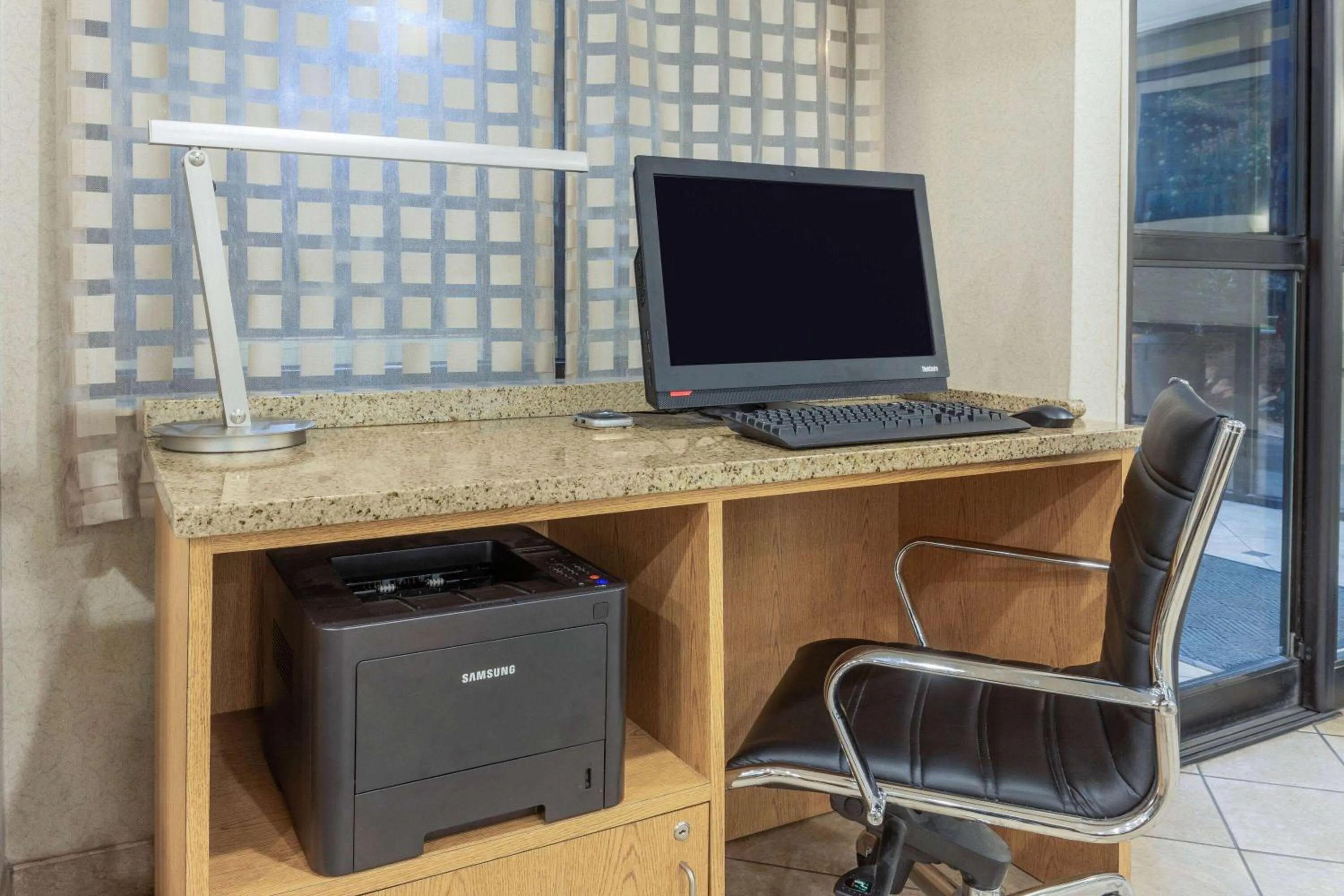 Business facilities in La Quinta by Wyndham Chicago Gurnee