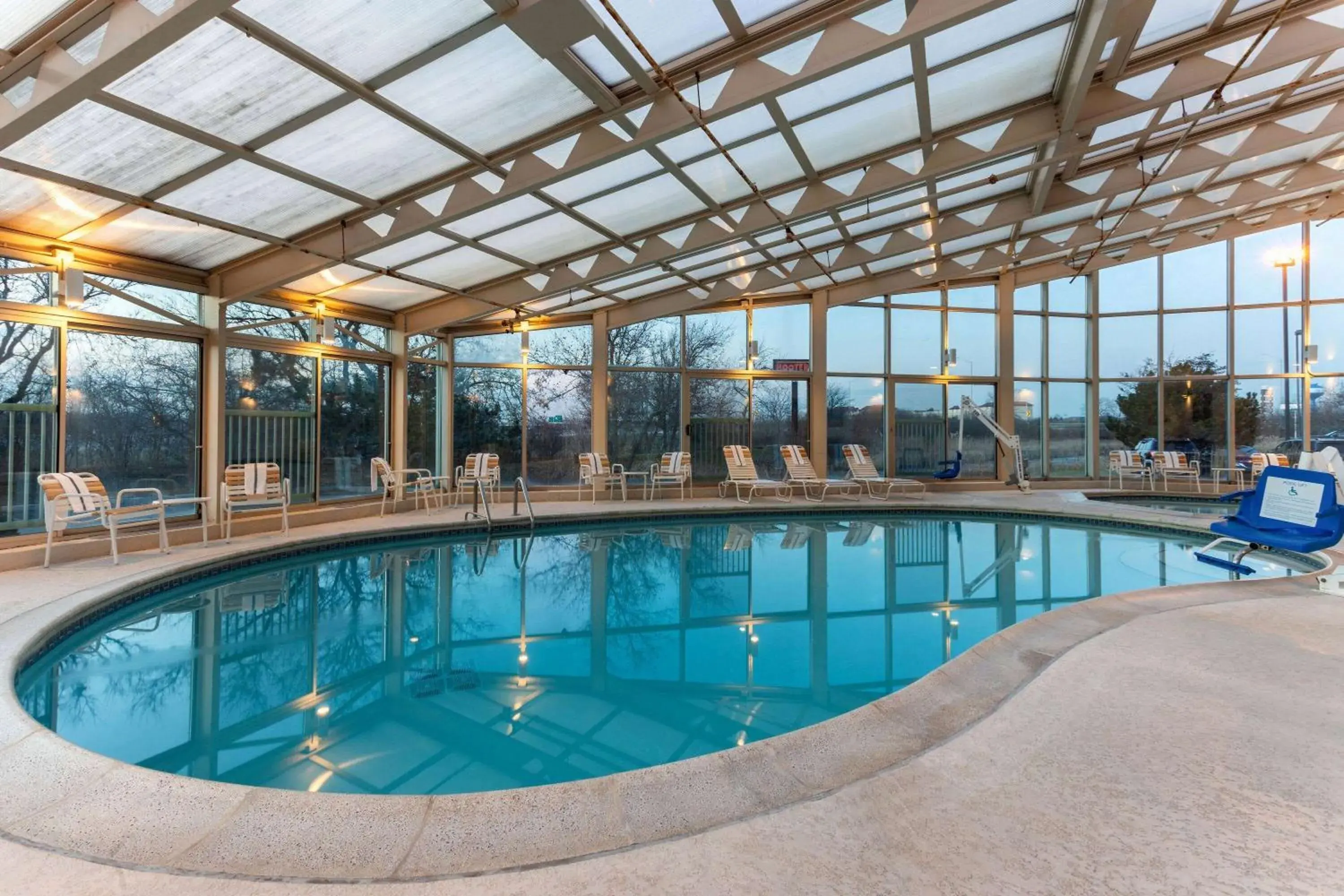 Pool view in La Quinta by Wyndham Chicago Gurnee Pool view in La Quinta by Wyndham Chicago Gurnee