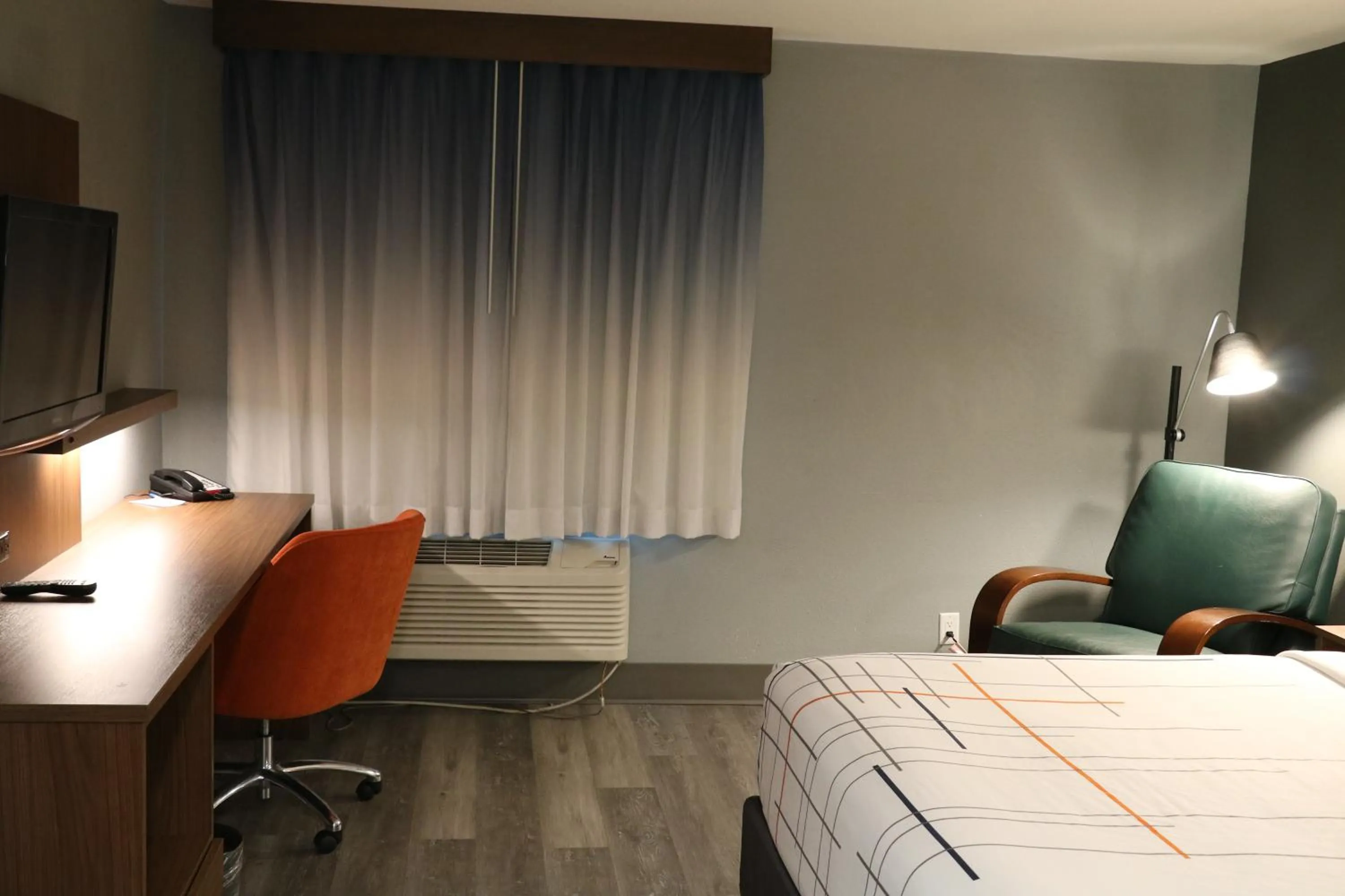 Bed in La Quinta by Wyndham Chicago Gurnee