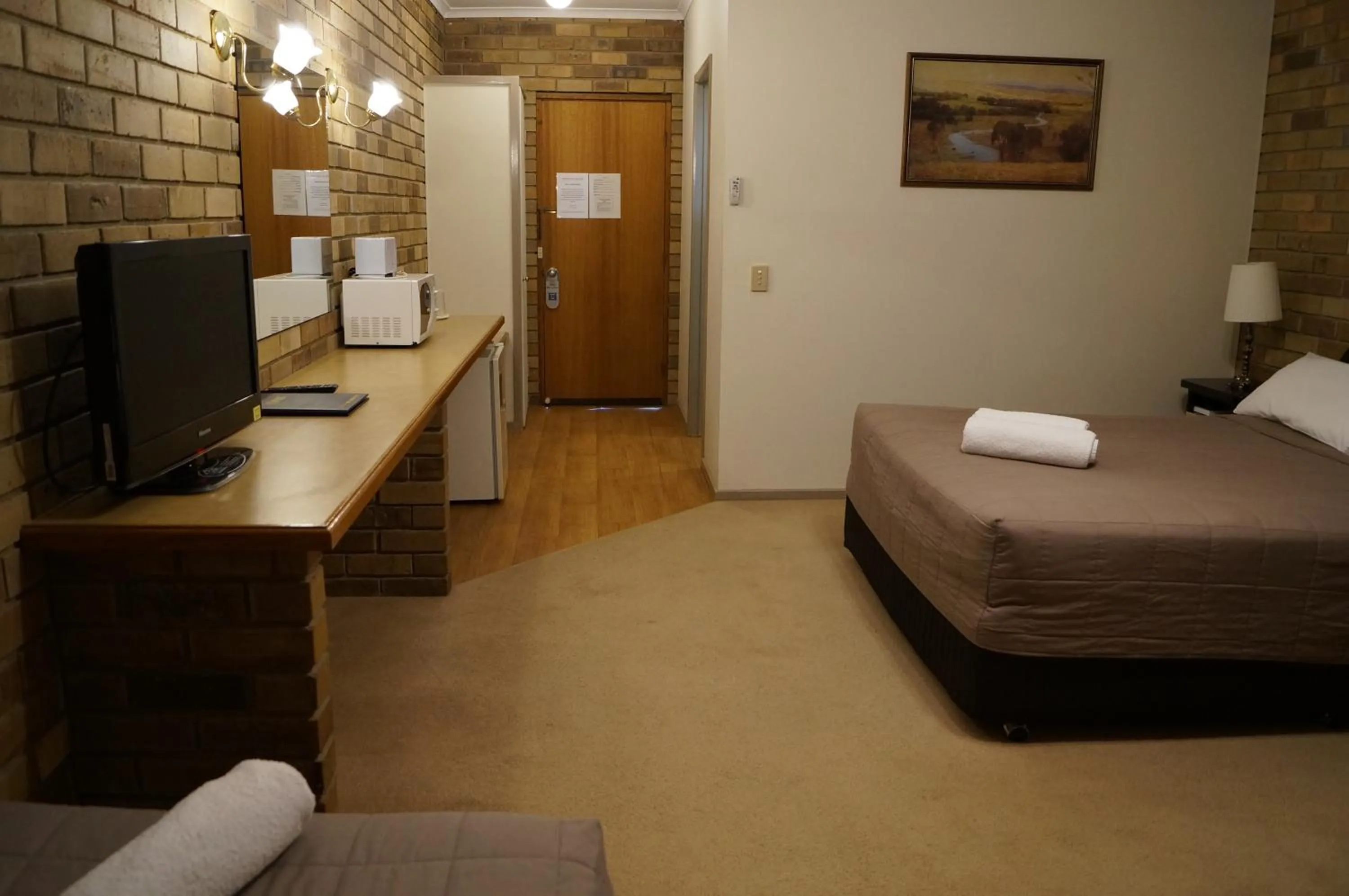 Bedroom, Bed in Magdala Motor Lodge & Lakeside Restaurant