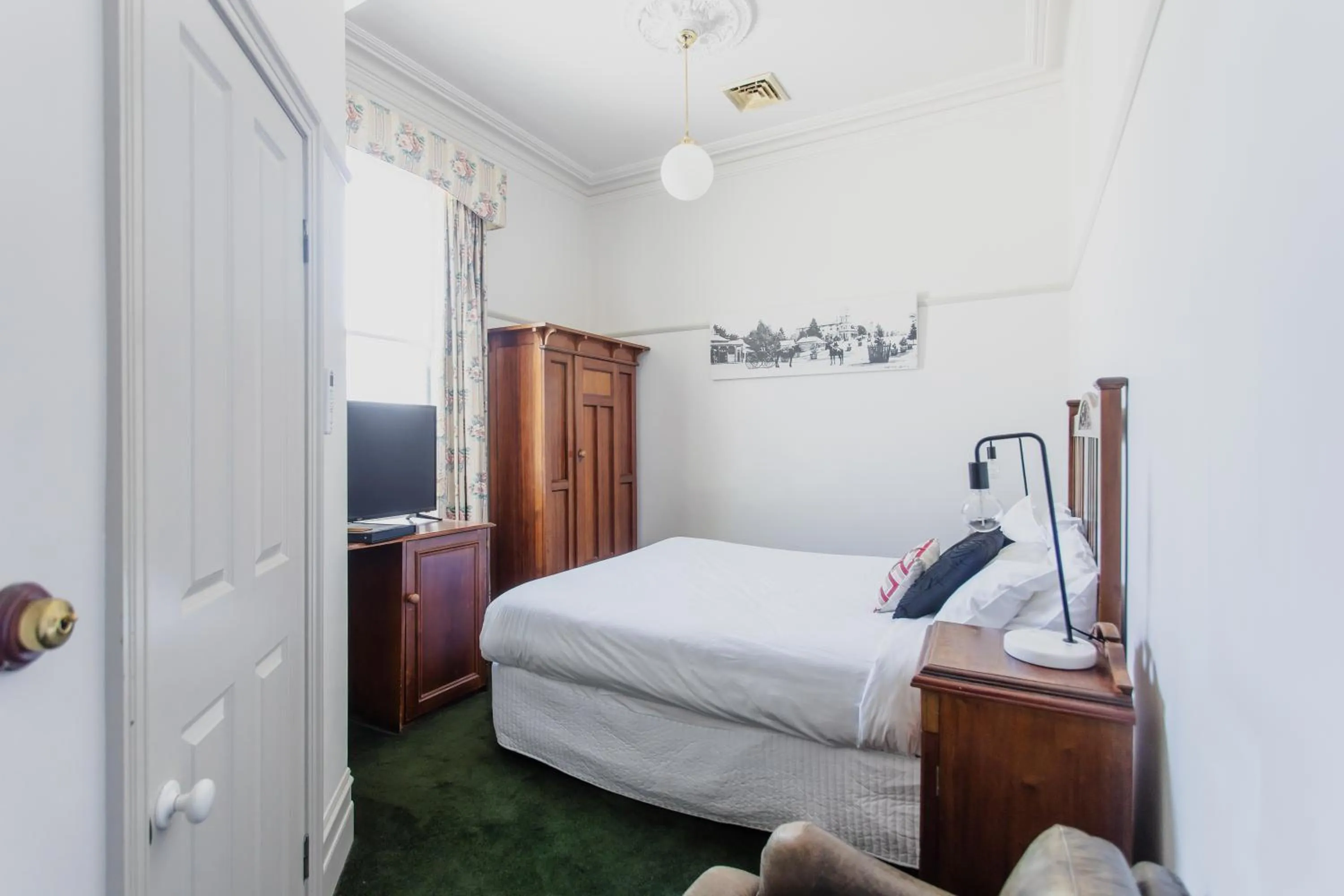 Bed in Yarra Valley Grand