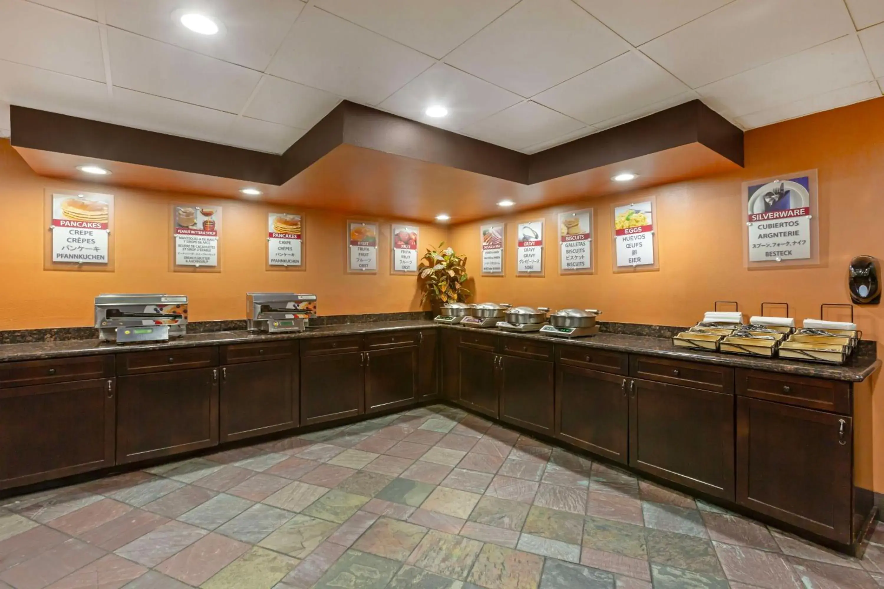 Breakfast in Best Western Plus Inn of Williams Breakfast in Best Western Plus Inn of Williams
