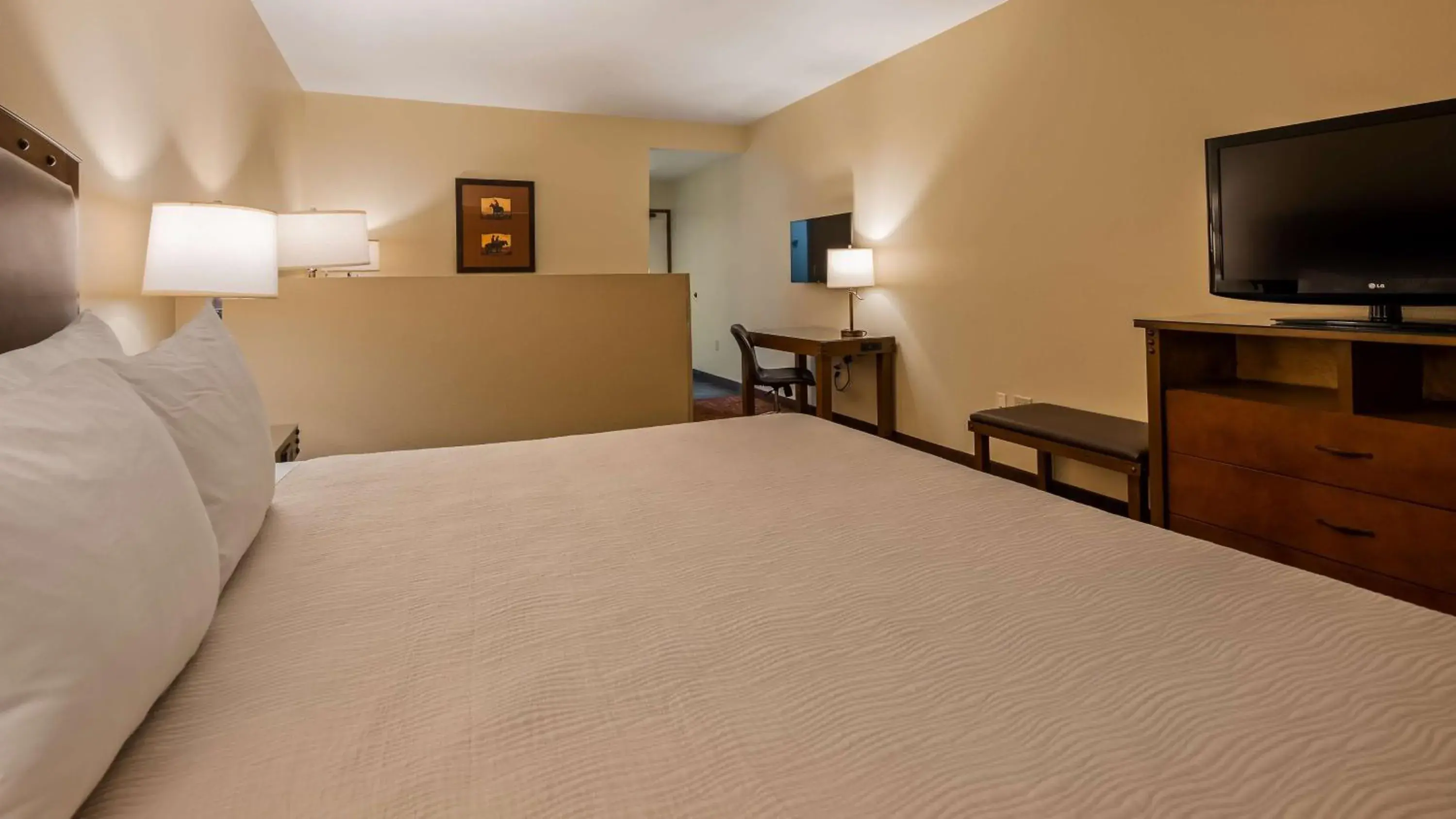 Photo of the whole room, Bed in Best Western Plus Inn of Williams Photo of the whole room, Bed in Best Western Plus Inn of Williams