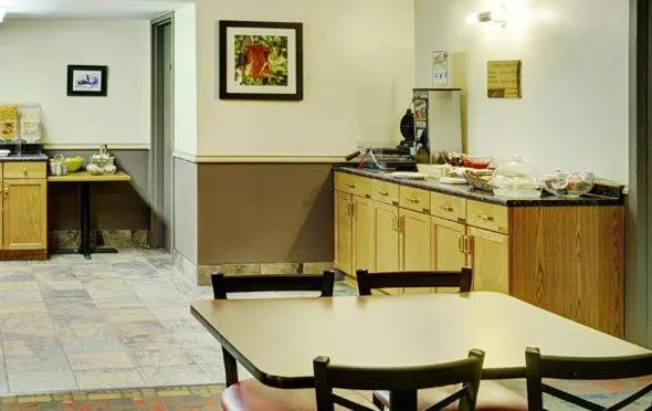 Restaurant/places to eat in Thompson's Best Value Inn & Suites
