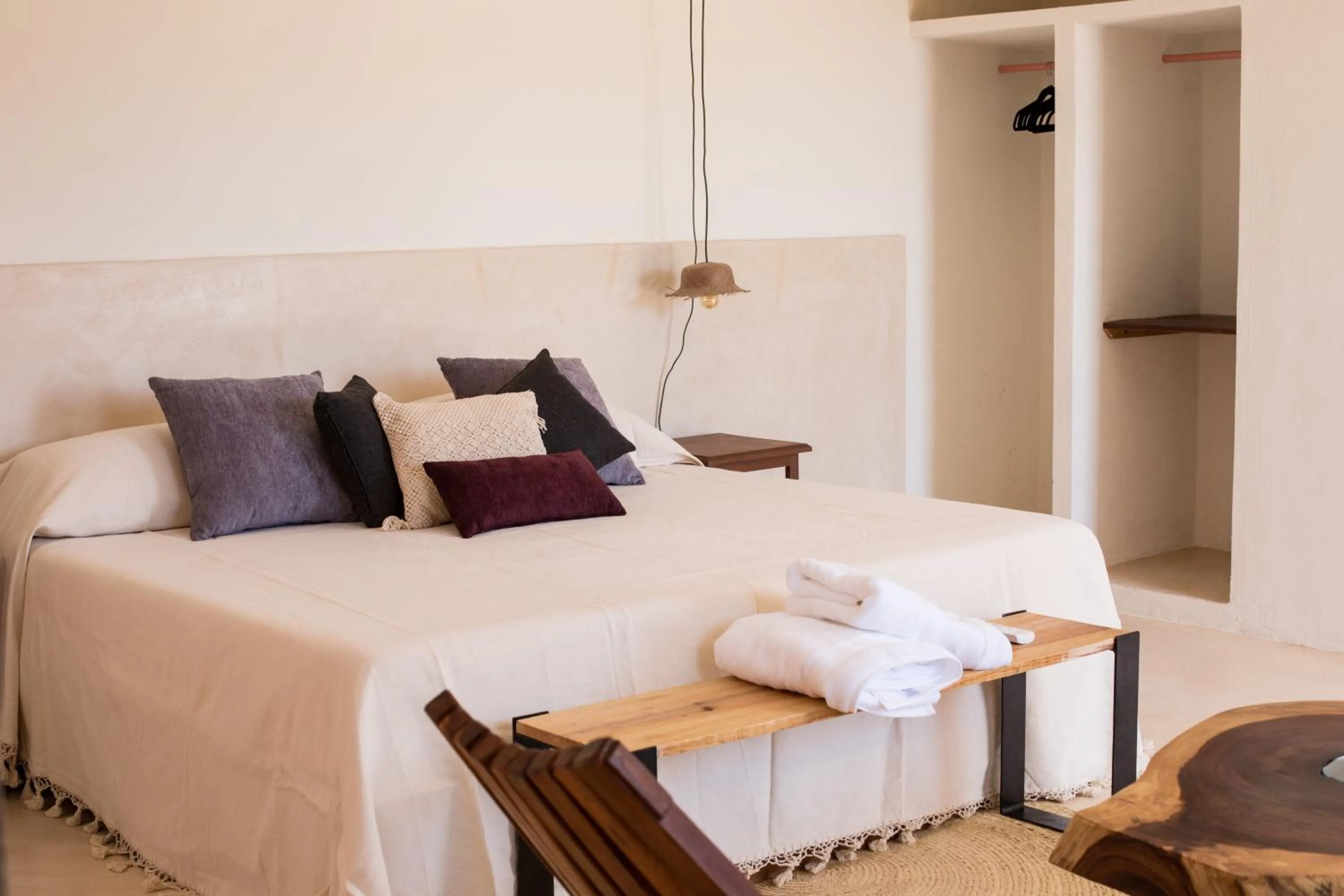 Photo of the whole room, Bed in Kuka y Naranjo