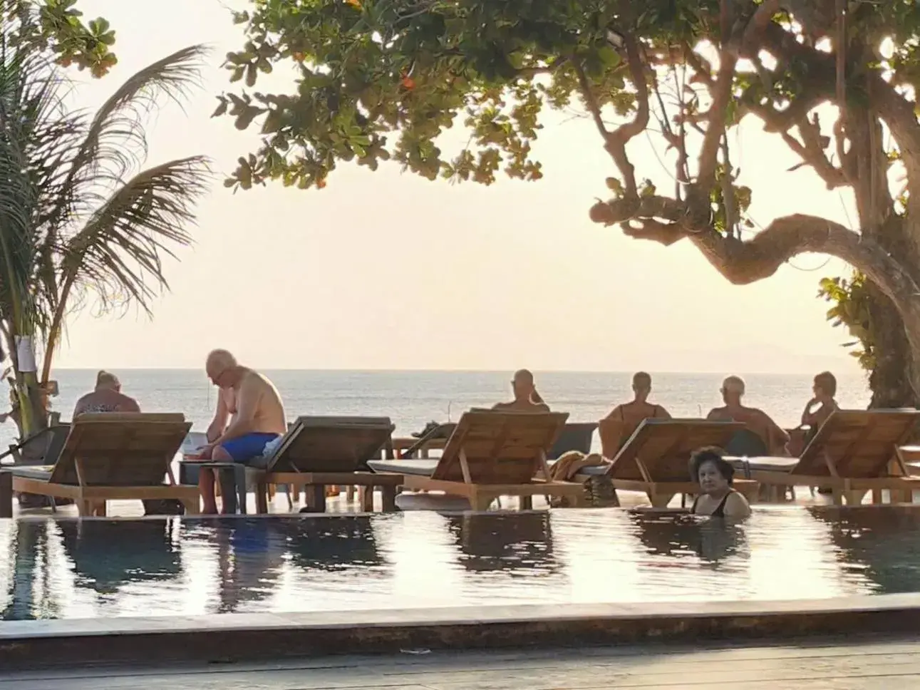 Swimming pool in Horizon Beach Resort Koh Jum Swimming pool in Horizon Beach Resort Koh Jum