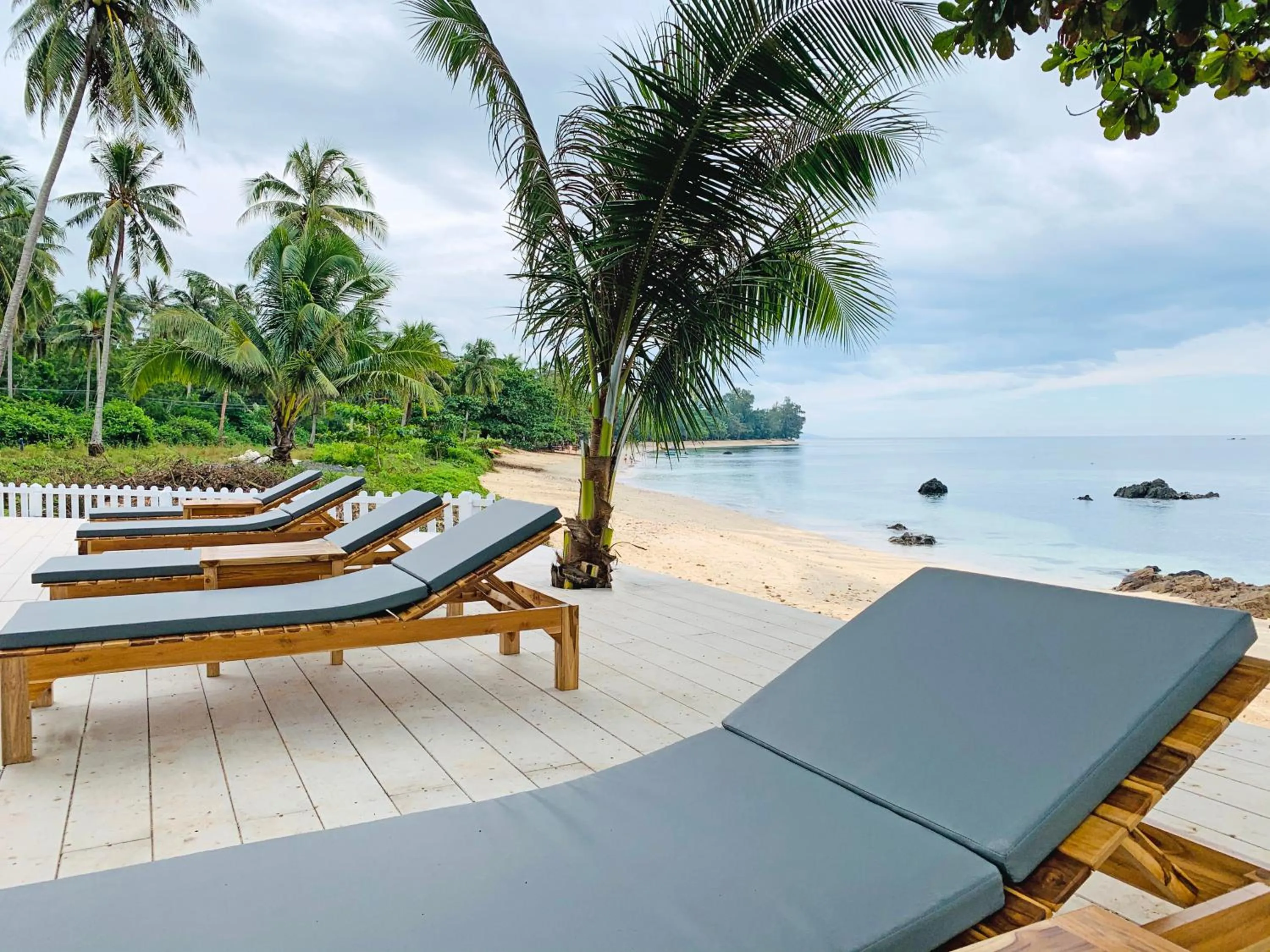 Swimming pool in Horizon Beach Resort Koh Jum