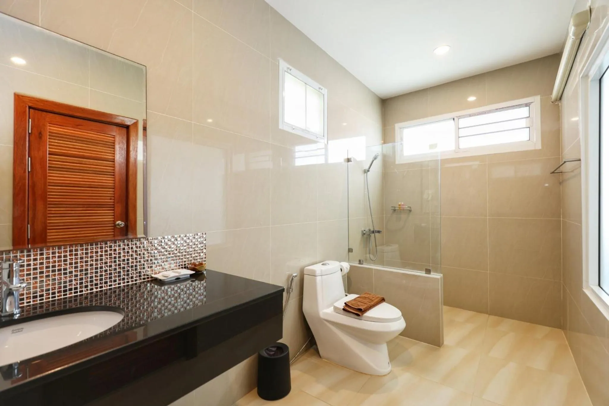 Shower in Horizon Beach Resort Koh Jum