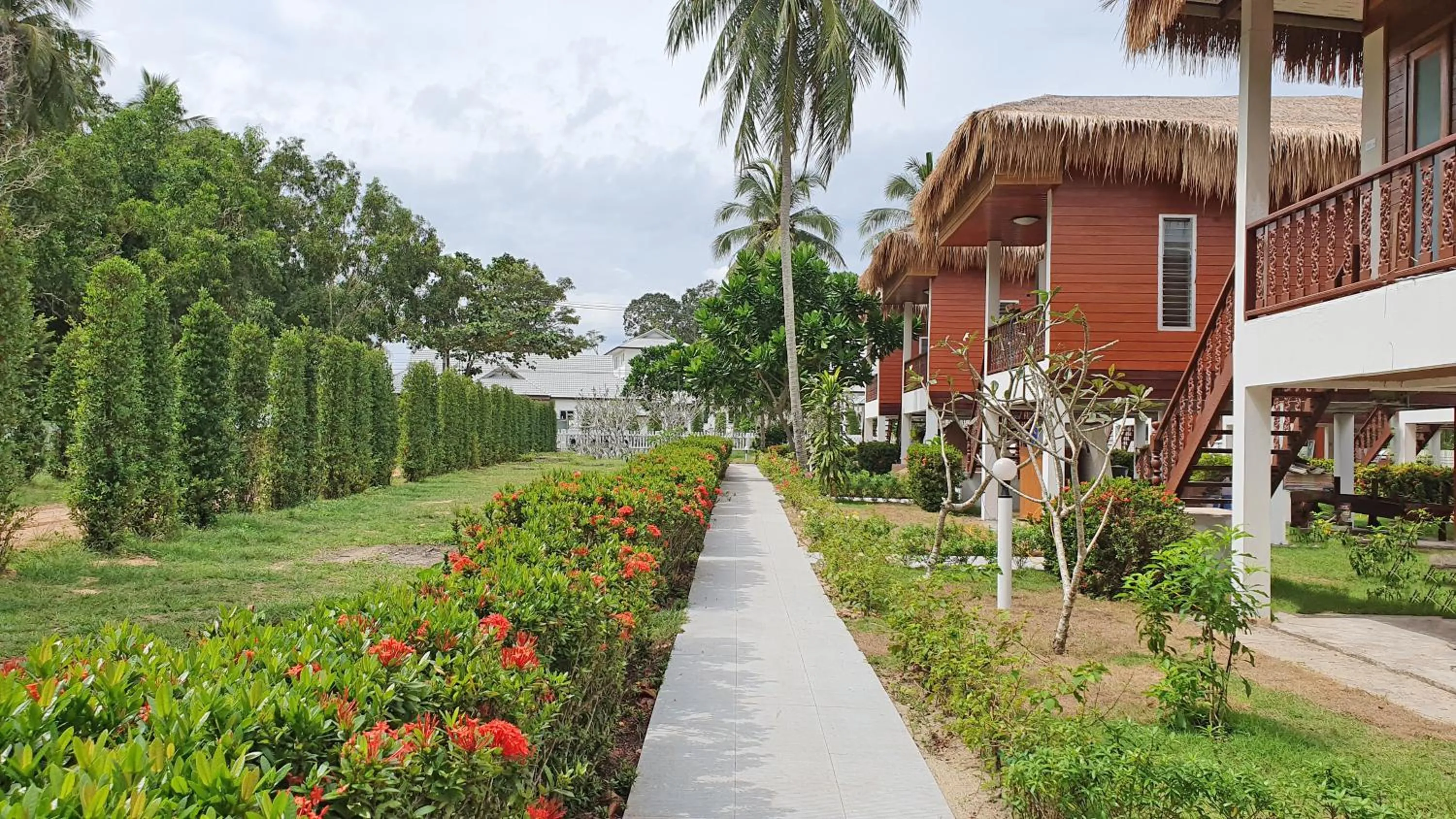 Garden view in Horizon Beach Resort Koh Jum
