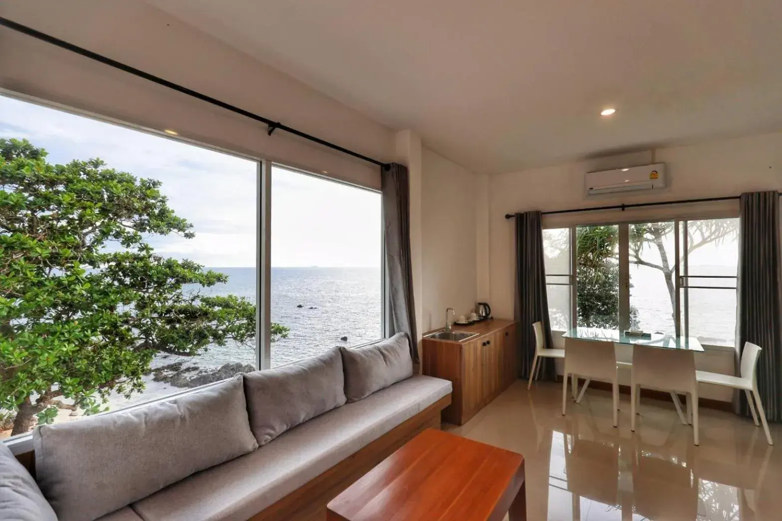 Living room in Horizon Beach Resort Koh Jum Living room in Horizon Beach Resort Koh Jum