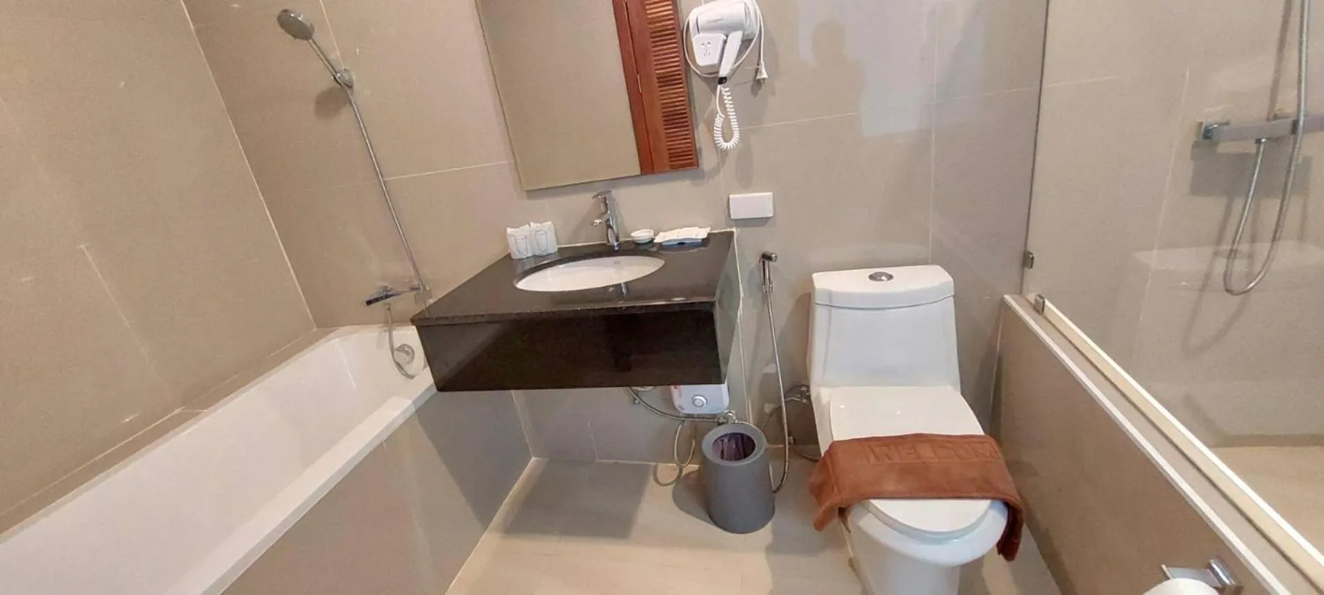 Property building in Horizon Beach Resort Koh Jum