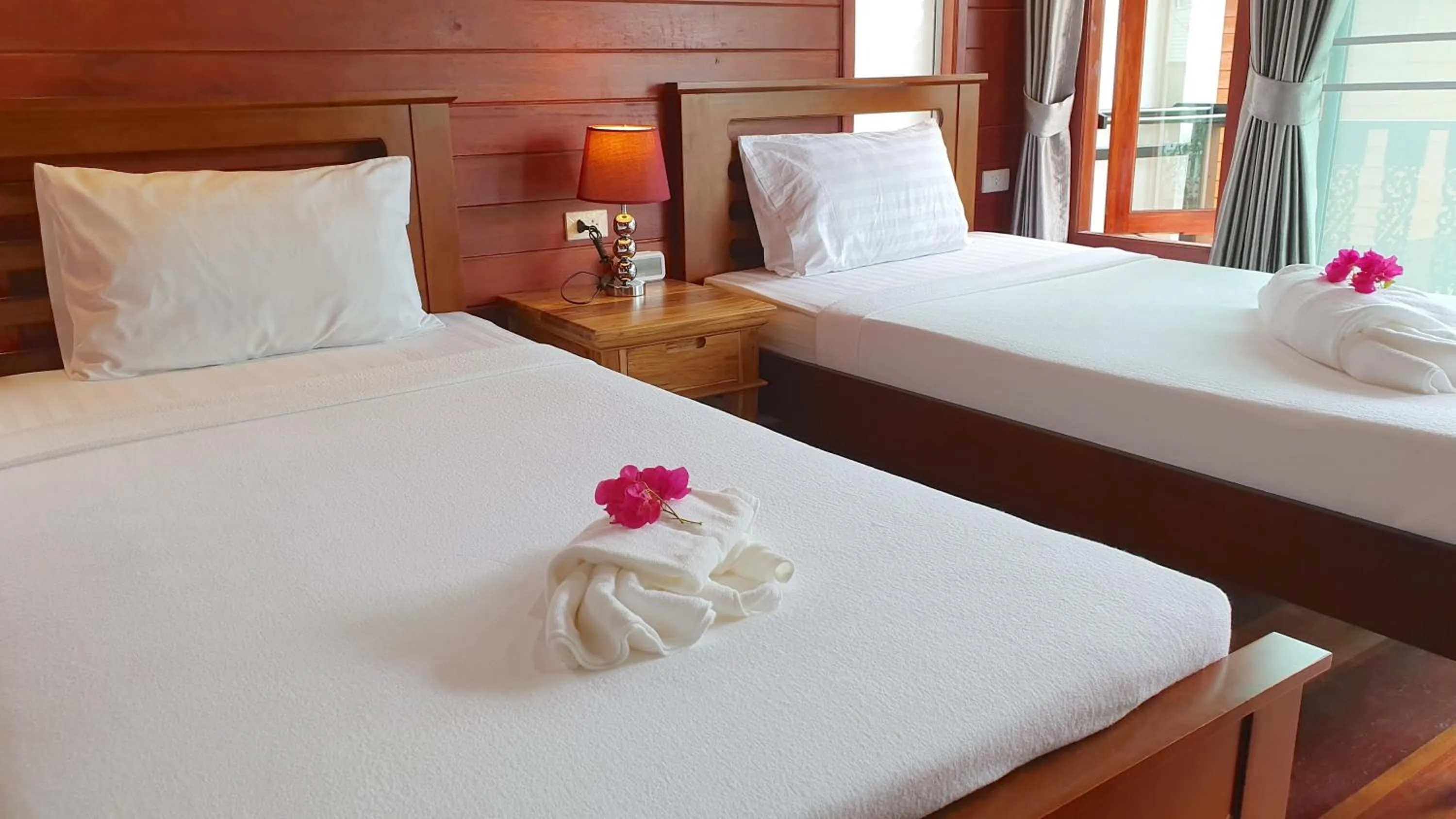 Bedroom, Bed in Horizon Beach Resort Koh Jum