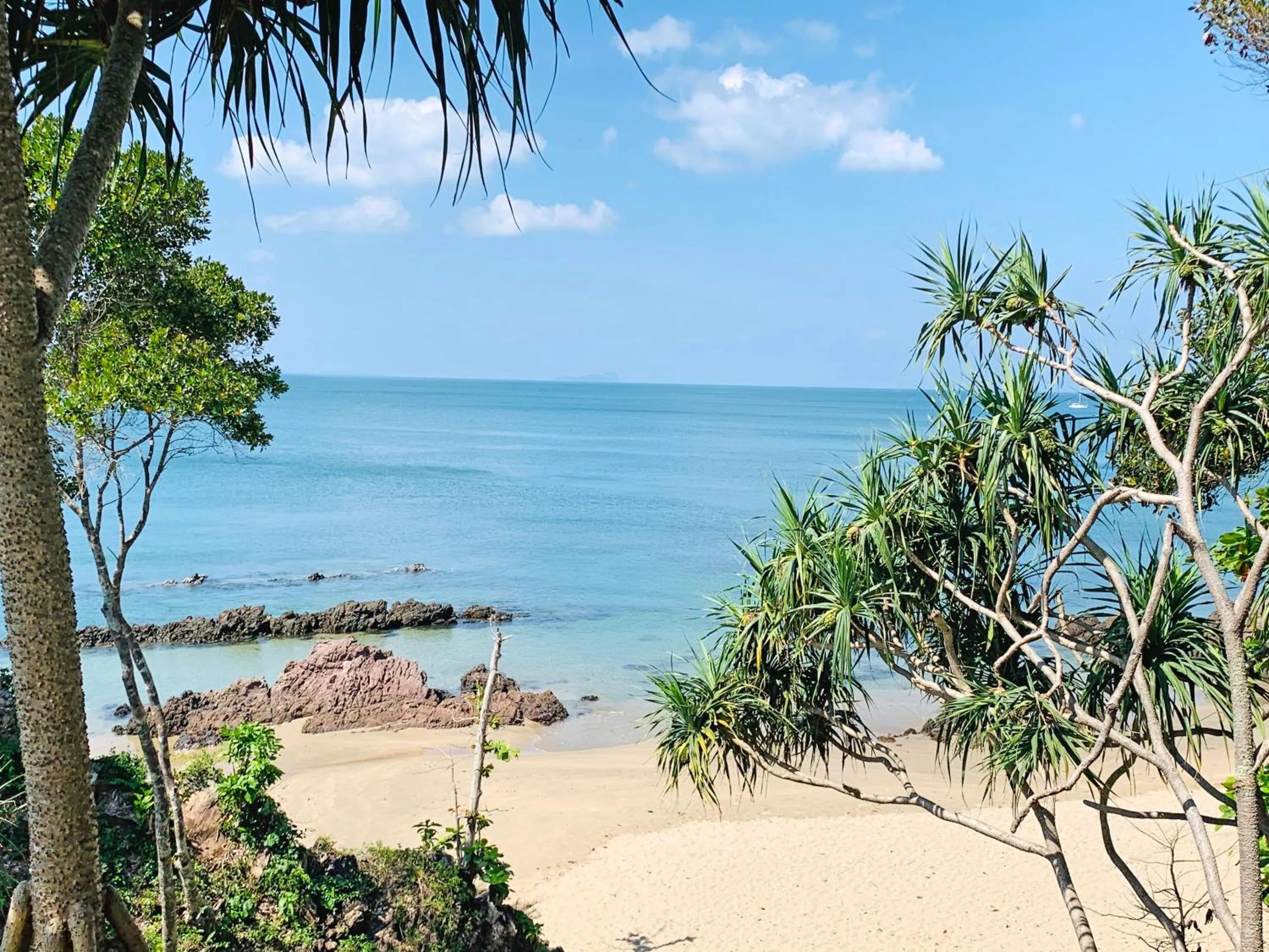 Beach in Horizon Beach Resort Koh Jum