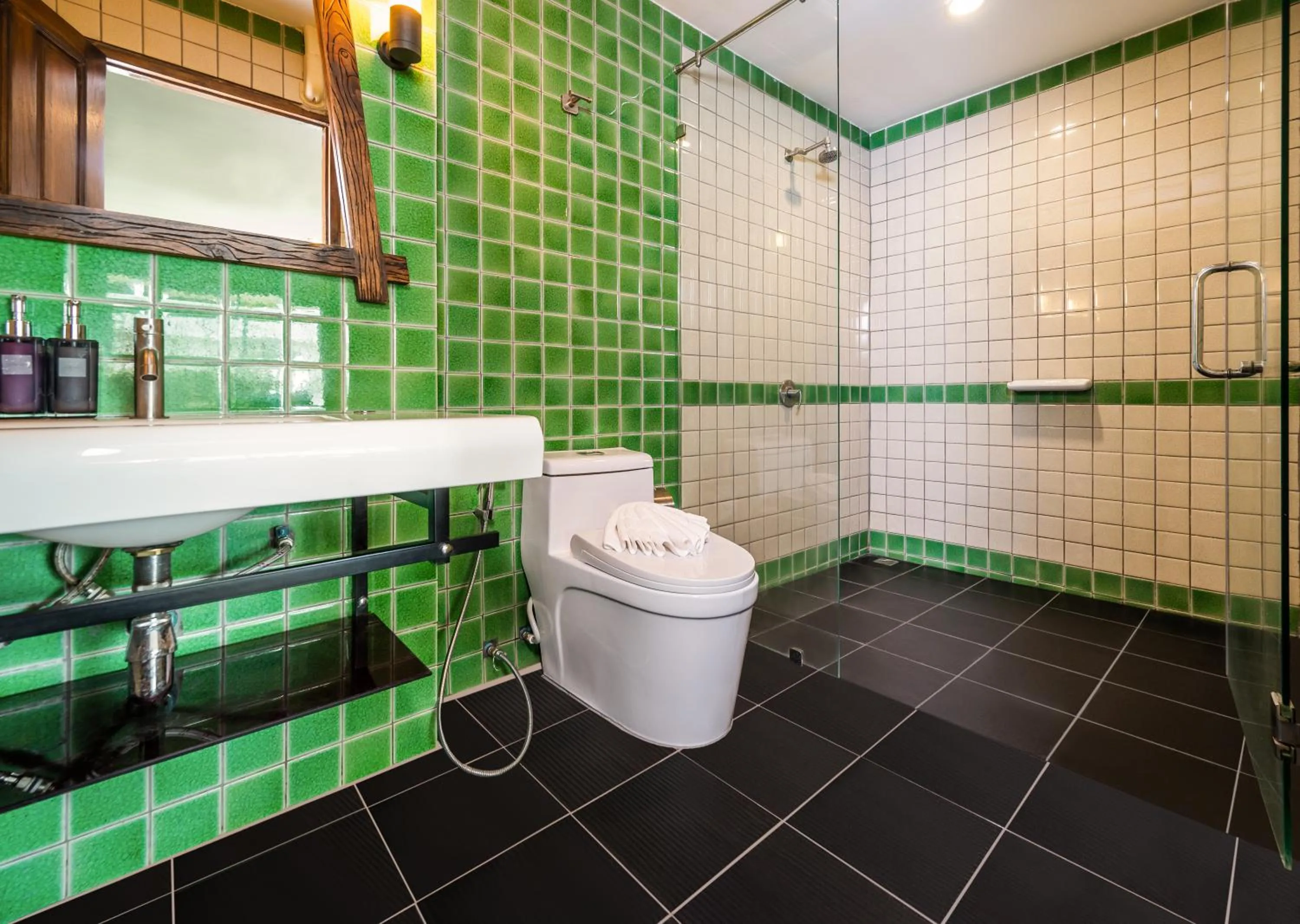 Shower in CC's Hideaway Kata - SHA Plus