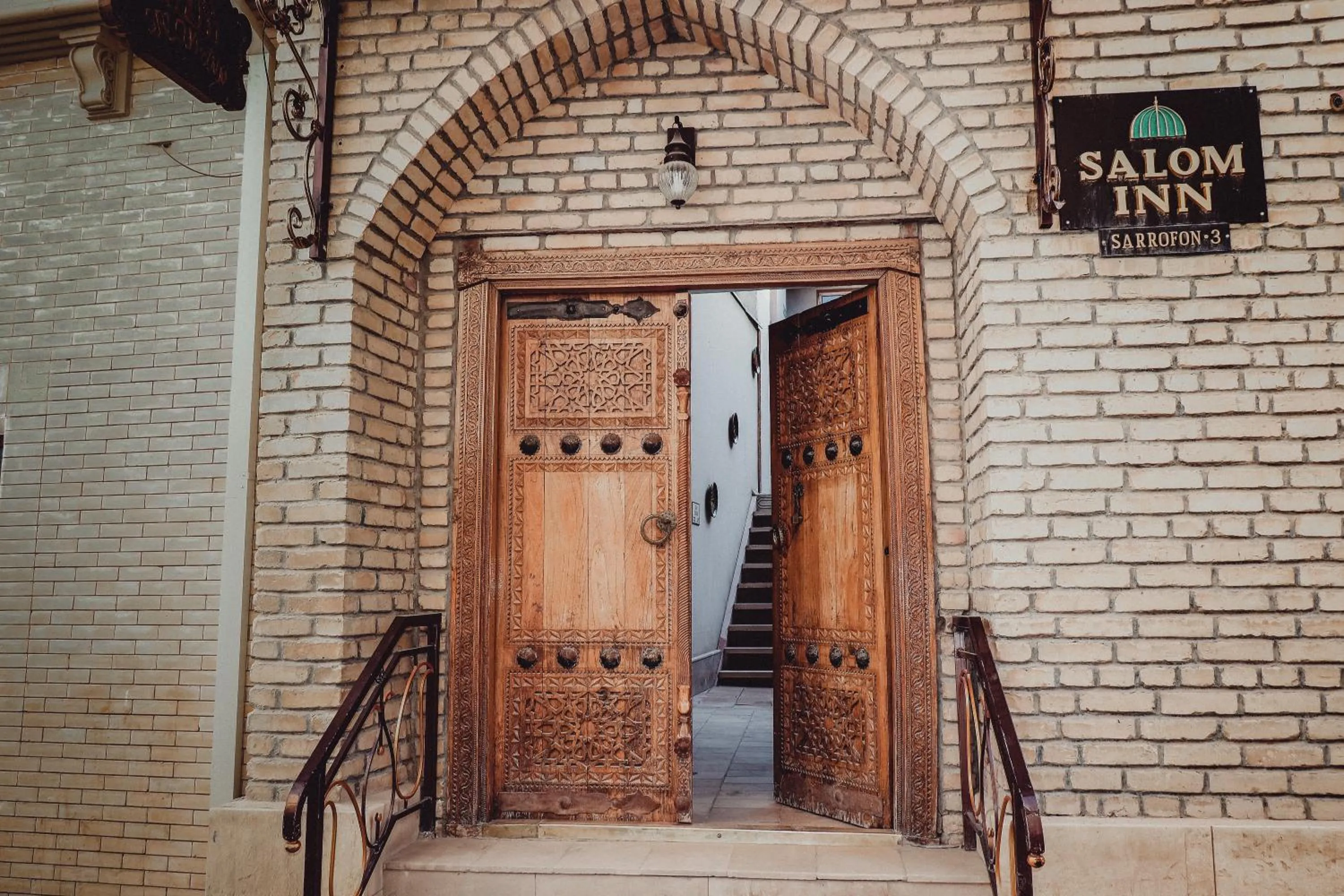Facade/entrance in Salom Inn