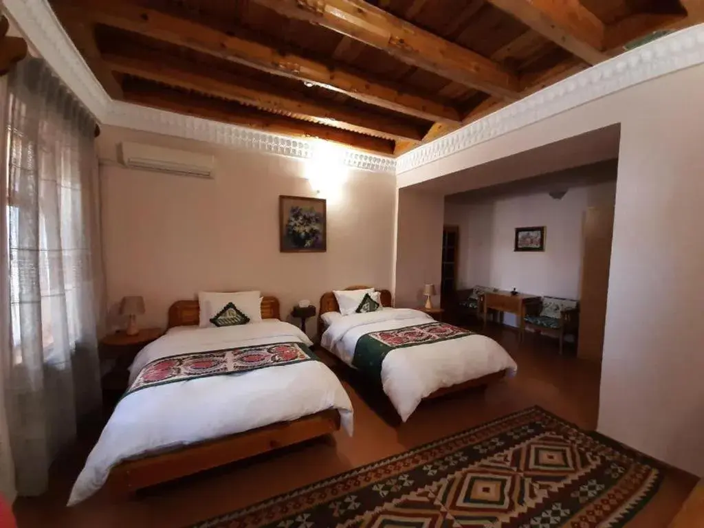 Superior Twin Room in Salom Inn Superior Twin Room in Salom Inn