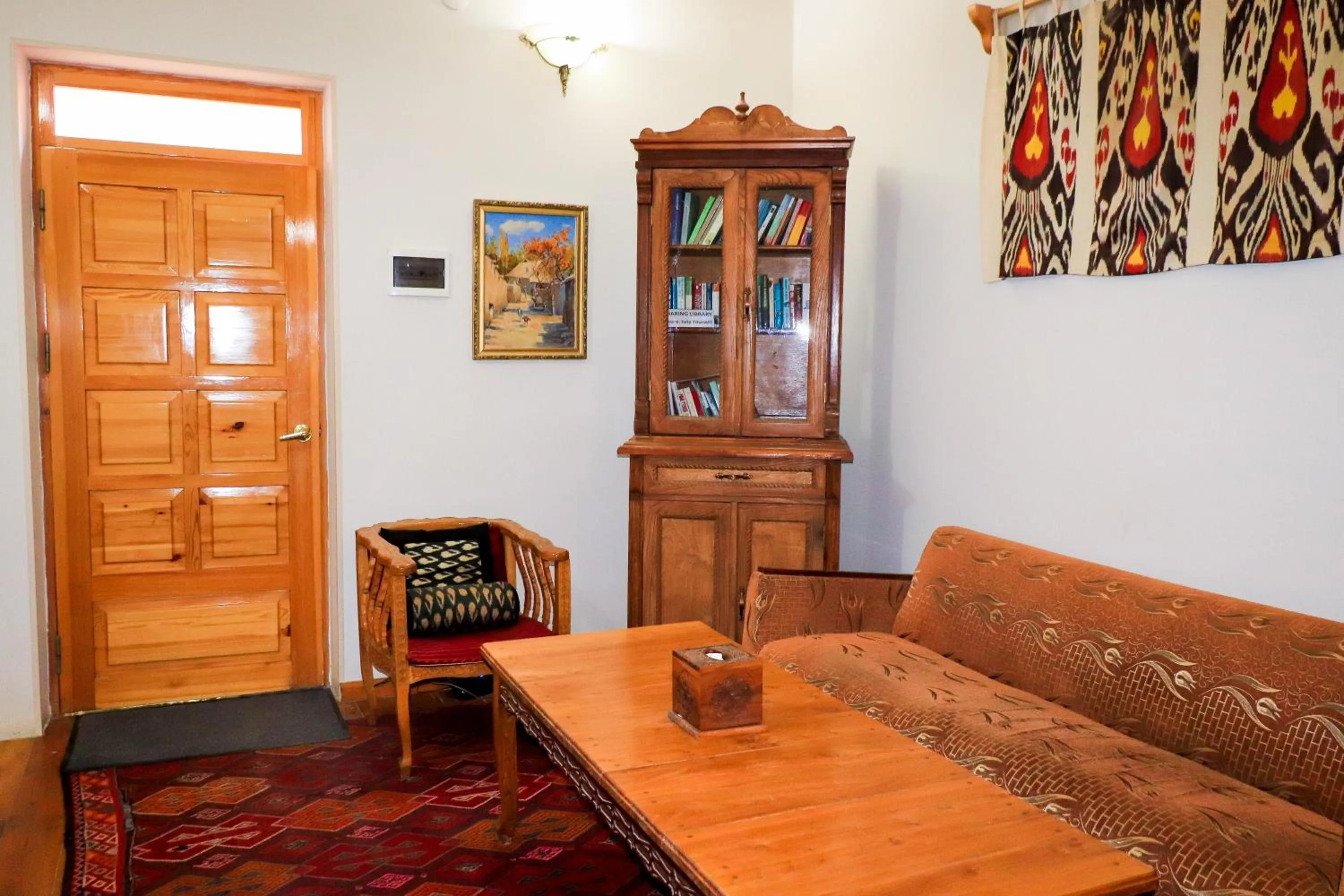 Library in Salom Inn