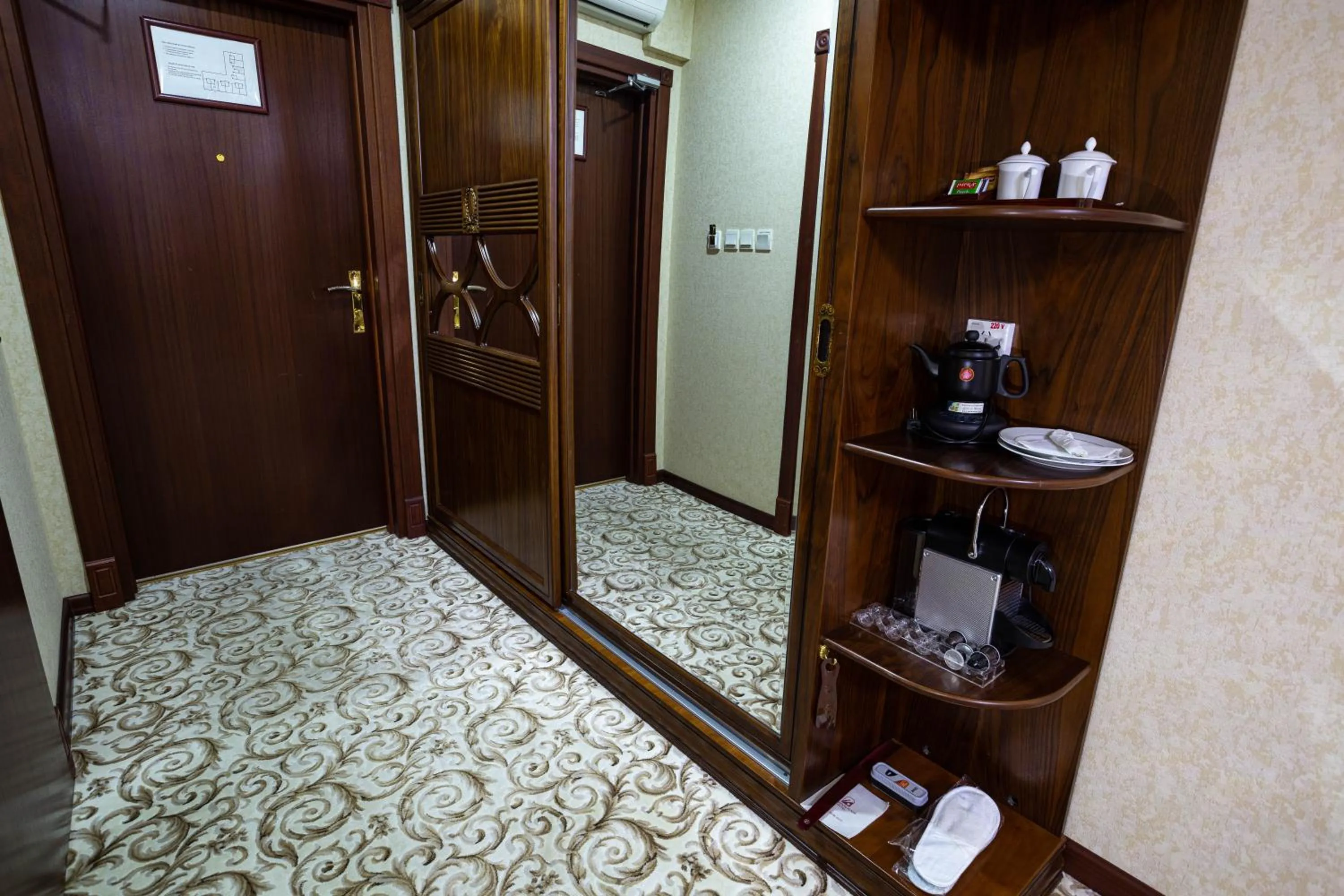 wardrobe in Zargaron Plaza