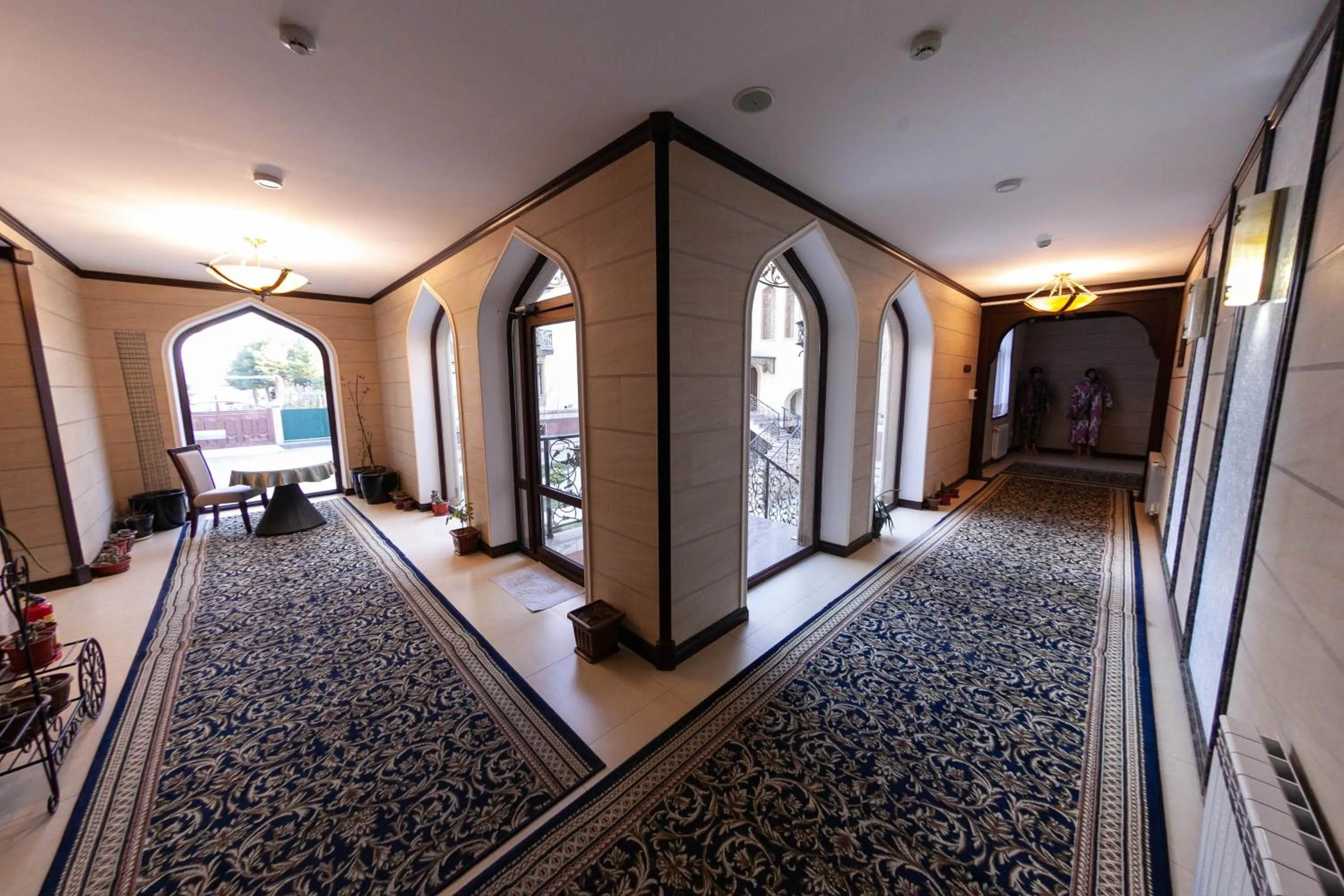 Area and facilities in Zargaron Plaza