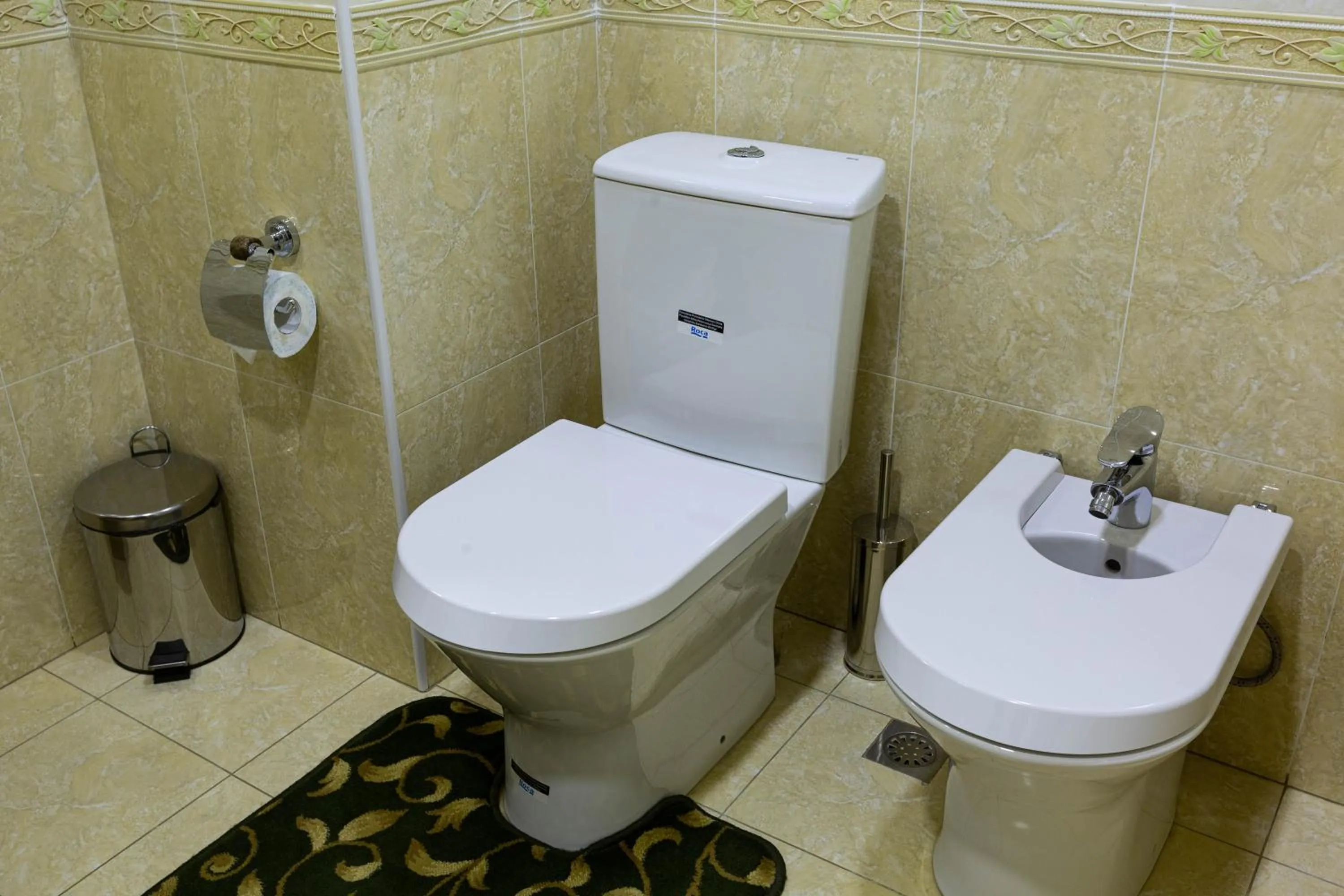 Toilet in Zargaron Plaza