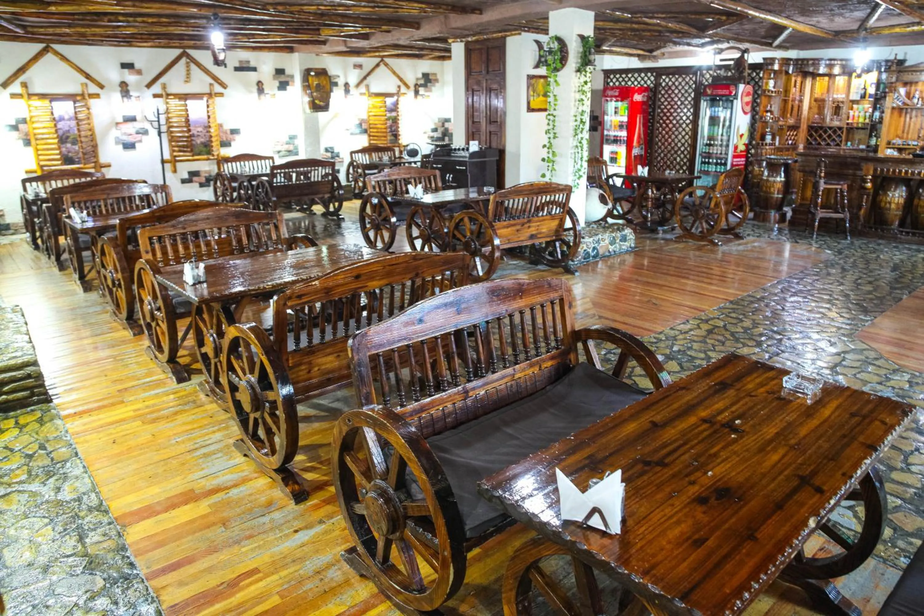 Lounge or bar in Zargaron Plaza