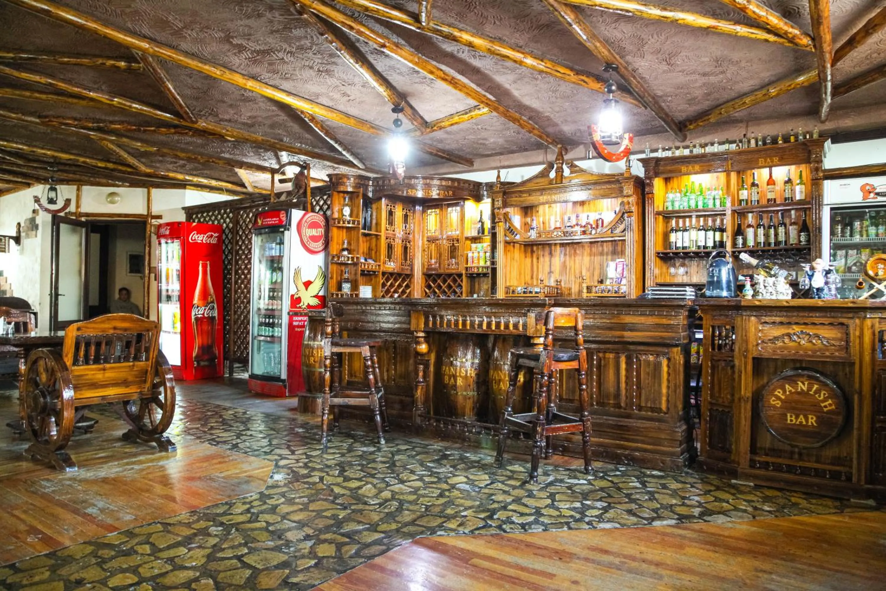 Lounge or bar in Zargaron Plaza