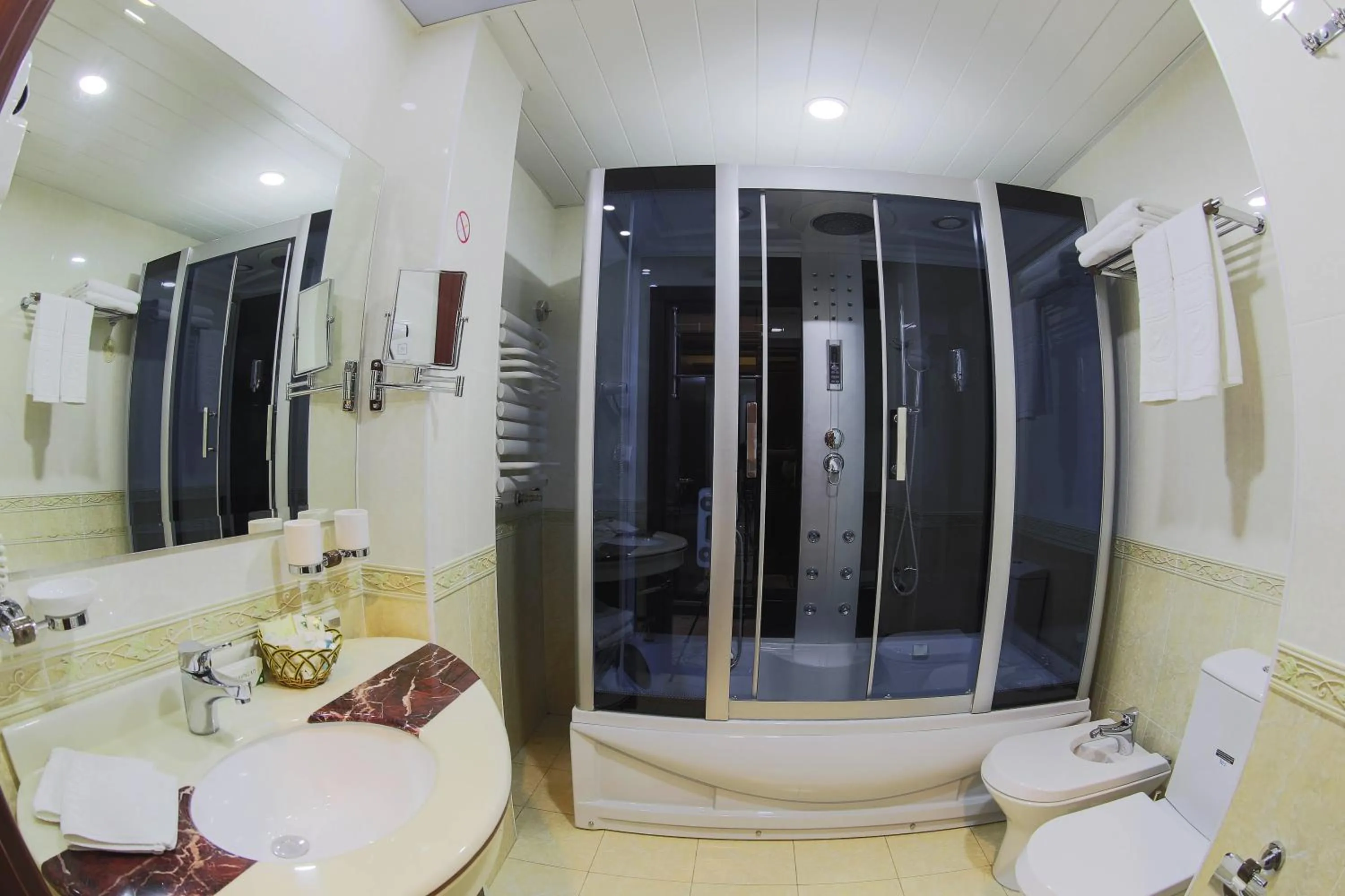 Shower in Zargaron Plaza