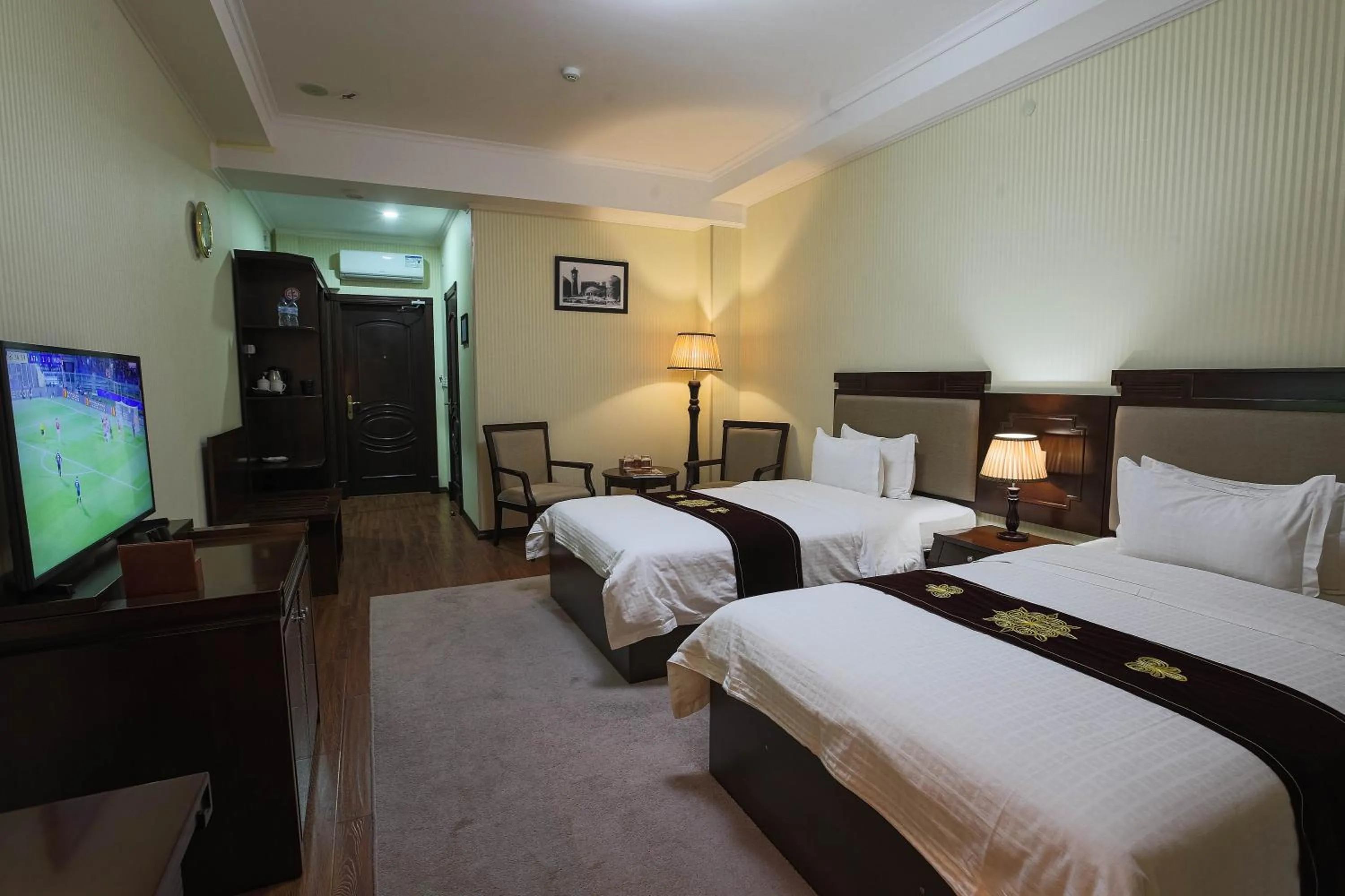 Photo of the whole room in Zargaron Plaza