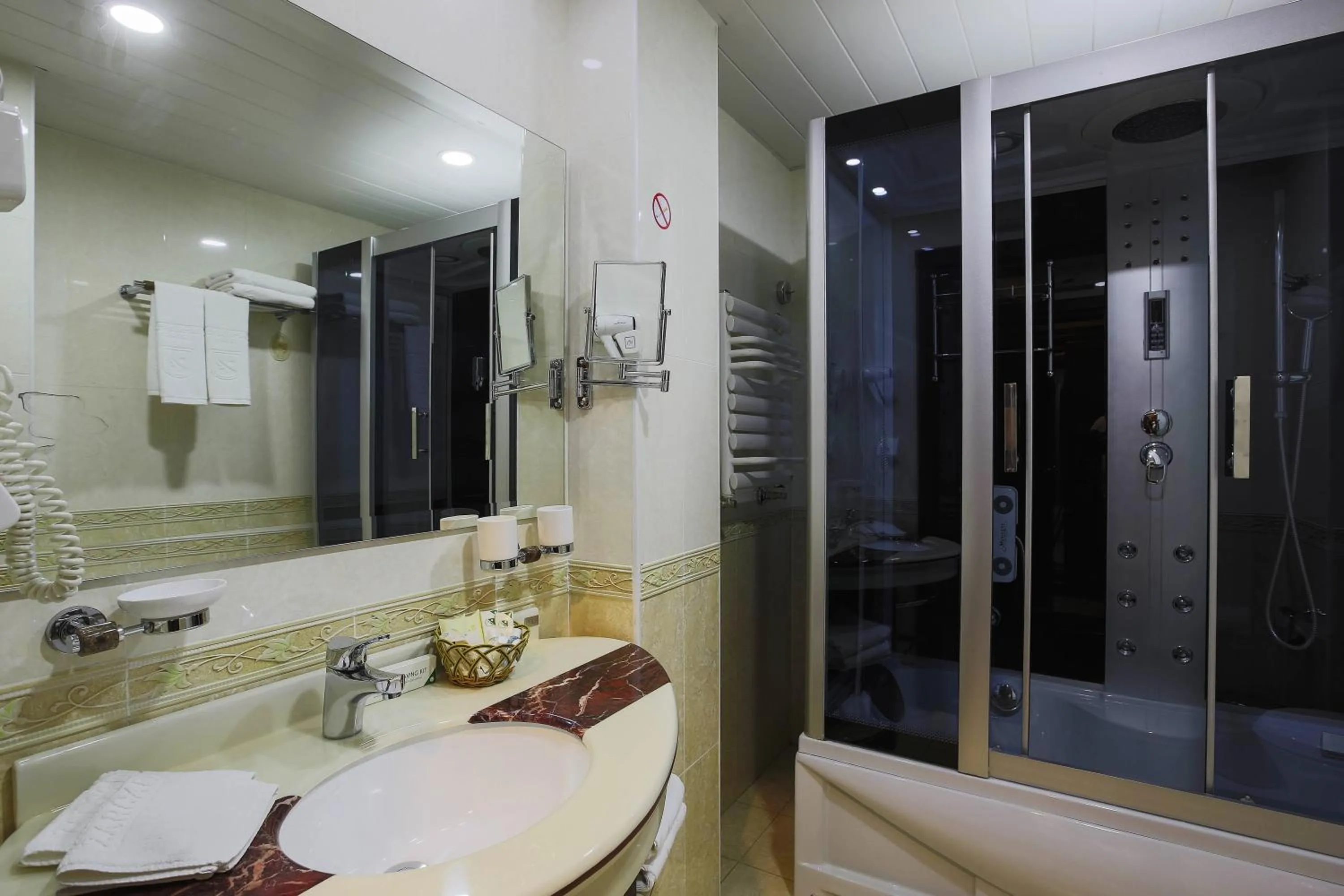 Bathroom in Zargaron Plaza