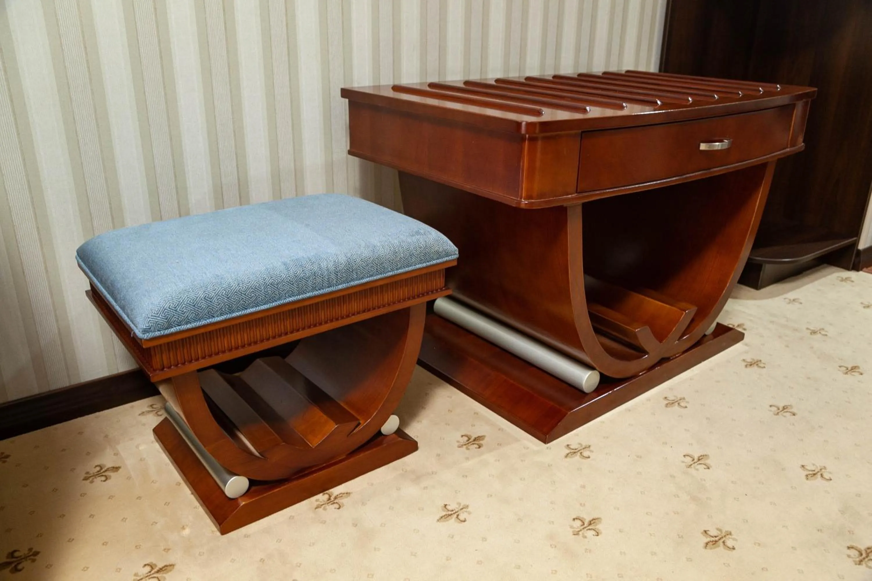 hair dresser in Zargaron Plaza