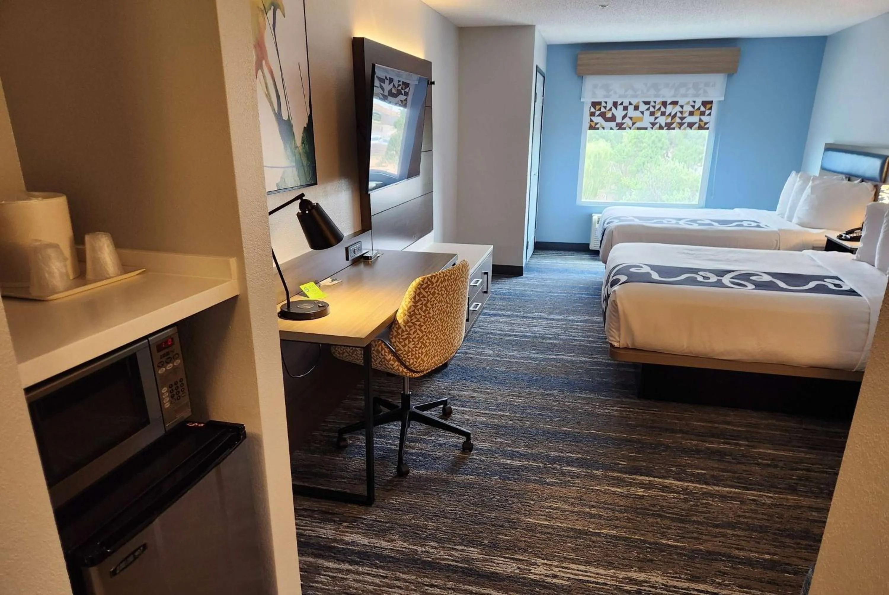 Photo of the whole room, Bed in La Quinta by Wyndham Warner Robins - Robins AFB