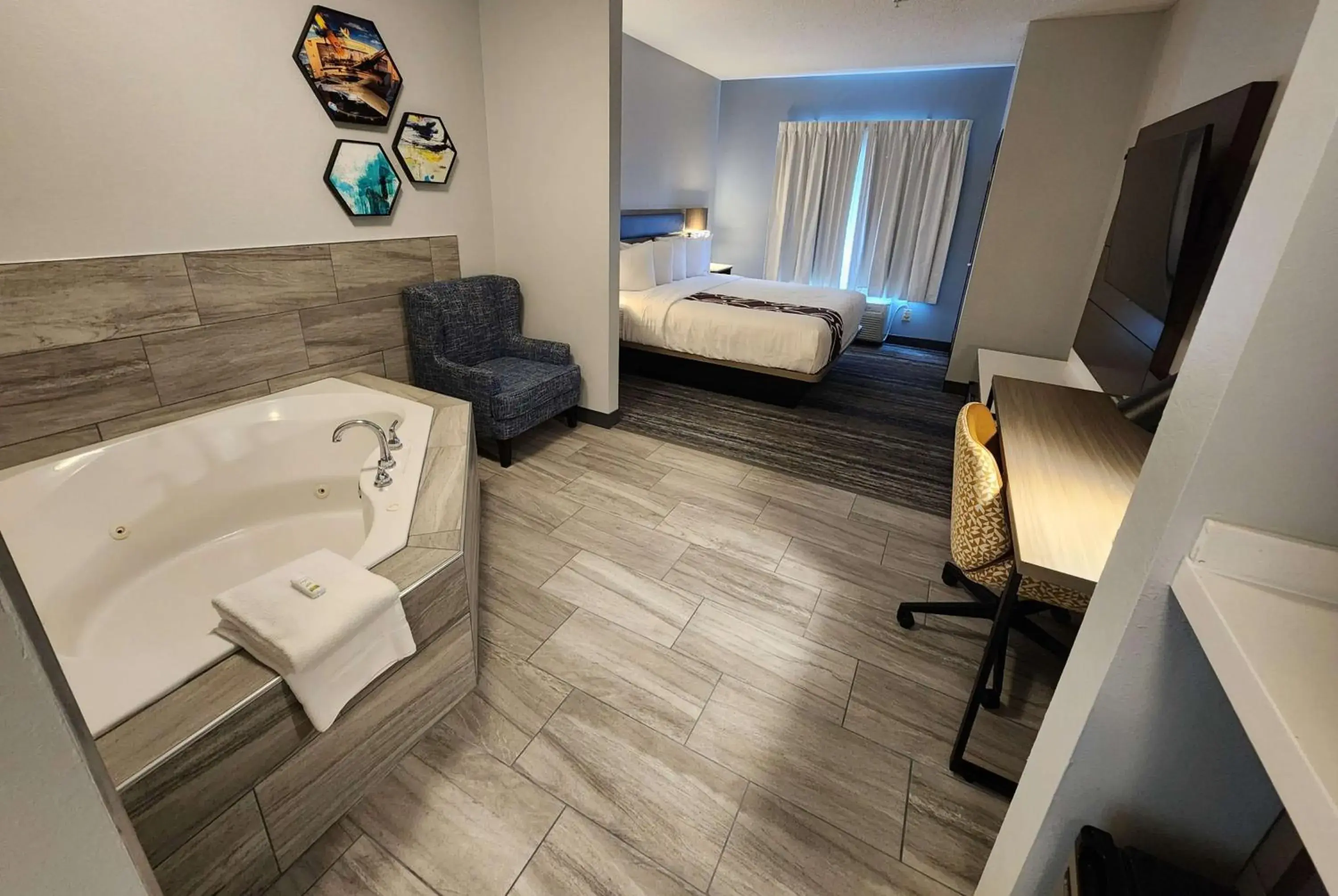 Photo of the whole room, Bed in La Quinta by Wyndham Warner Robins - Robins AFB Photo of the whole room, Bed in La Quinta by Wyndham Warner Robins - Robins AFB