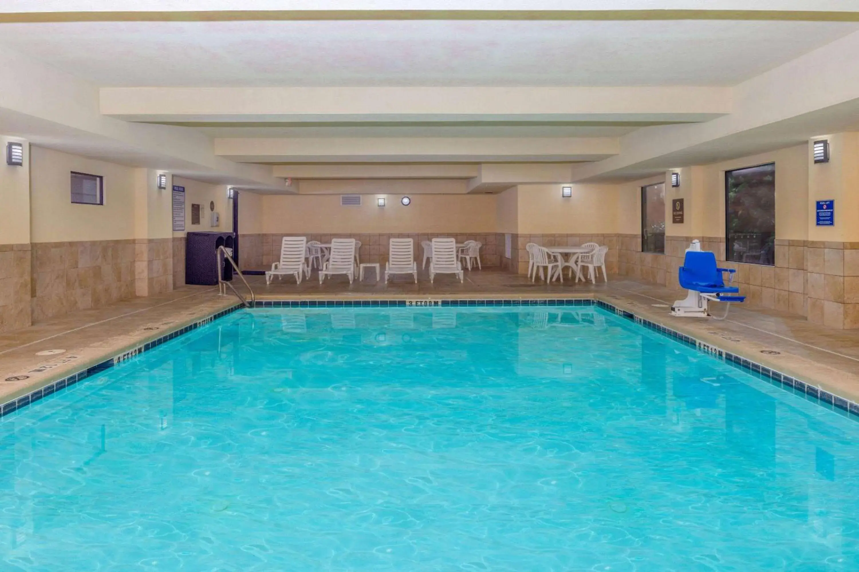 Pool view in La Quinta by Wyndham Warner Robins - Robins AFB Pool view in La Quinta by Wyndham Warner Robins - Robins AFB