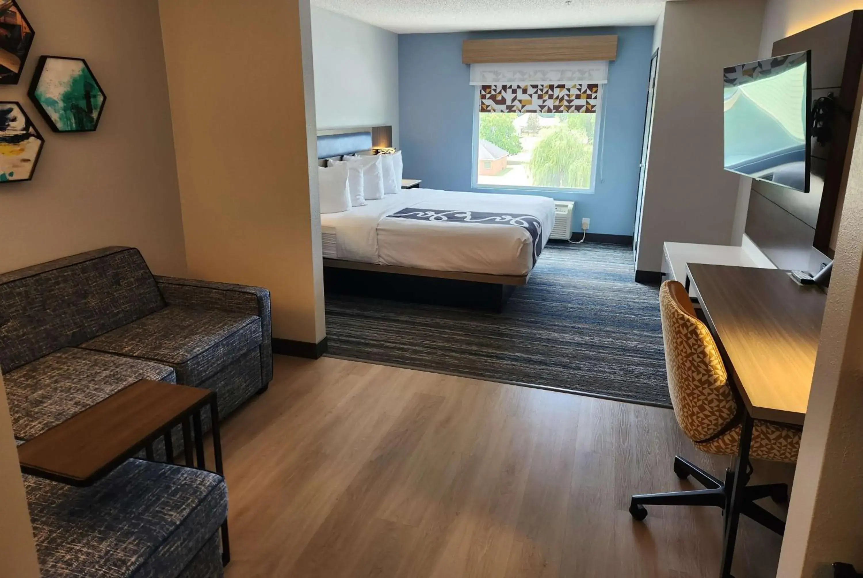 Photo of the whole room, Bed in La Quinta by Wyndham Warner Robins - Robins AFB Photo of the whole room, Bed in La Quinta by Wyndham Warner Robins - Robins AFB