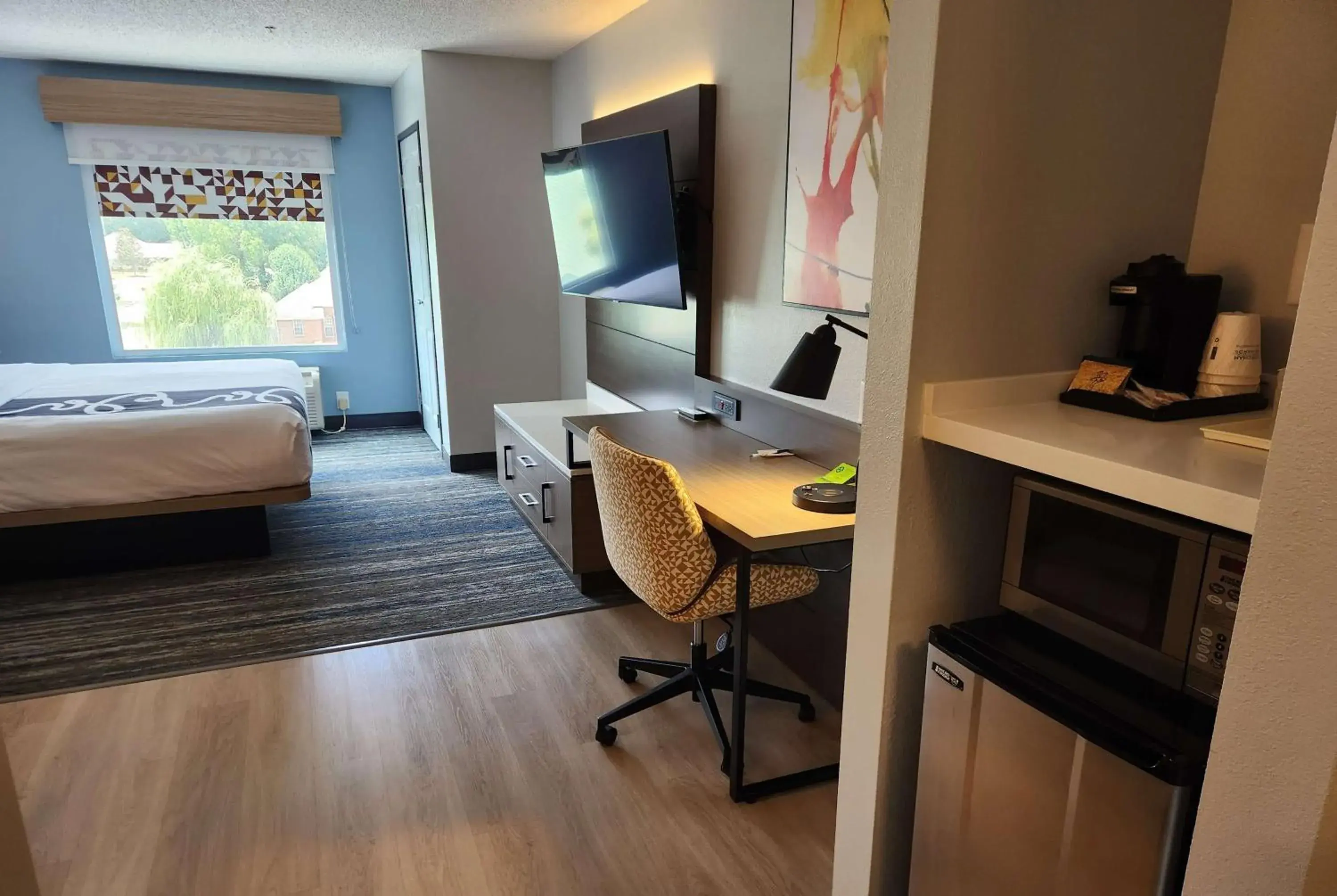 Photo of the whole room, Bed in La Quinta by Wyndham Warner Robins - Robins AFB Photo of the whole room, Bed in La Quinta by Wyndham Warner Robins - Robins AFB