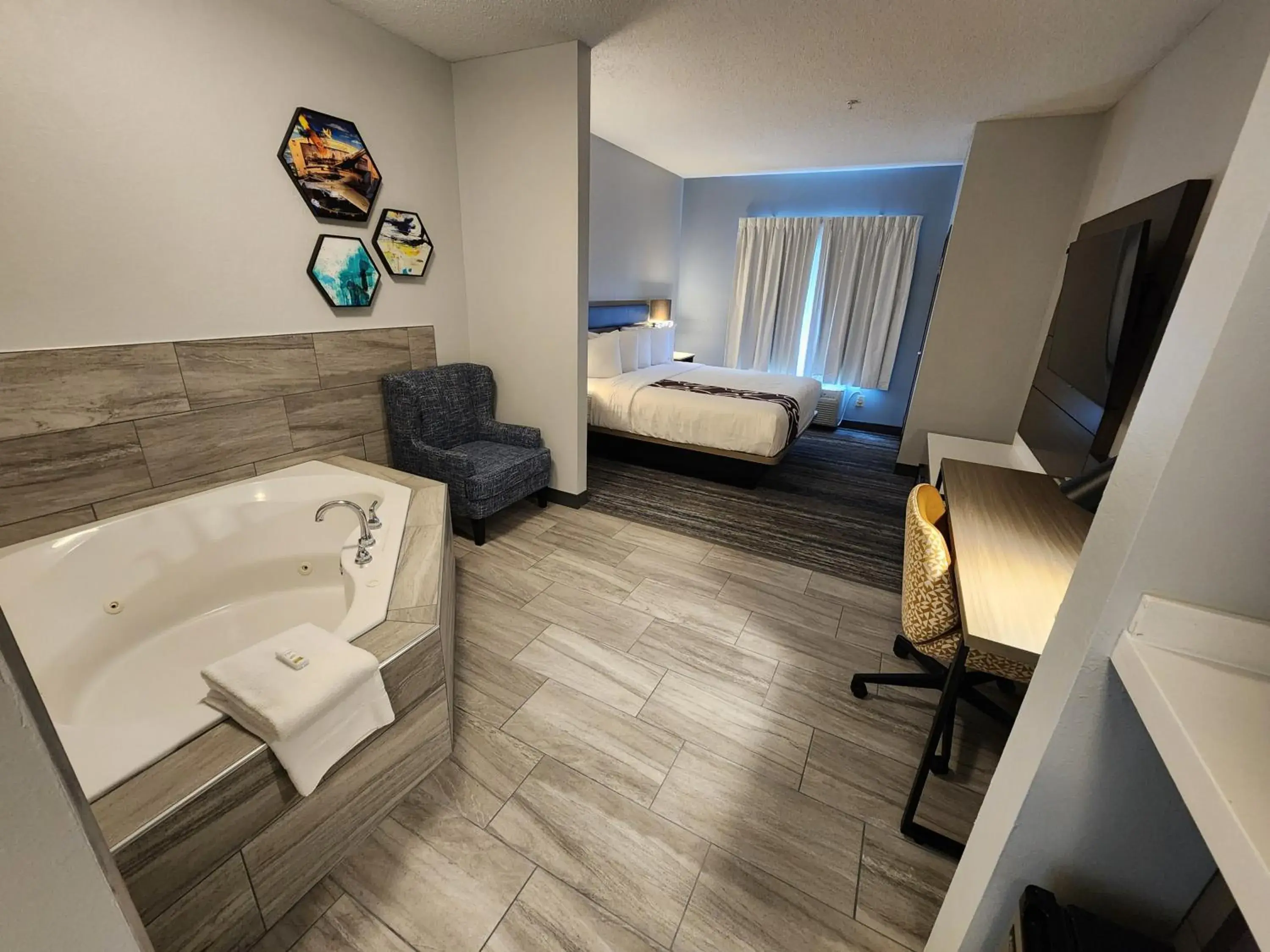 Property building, Bed in La Quinta by Wyndham Warner Robins - Robins AFB Property building, Bed in La Quinta by Wyndham Warner Robins - Robins AFB